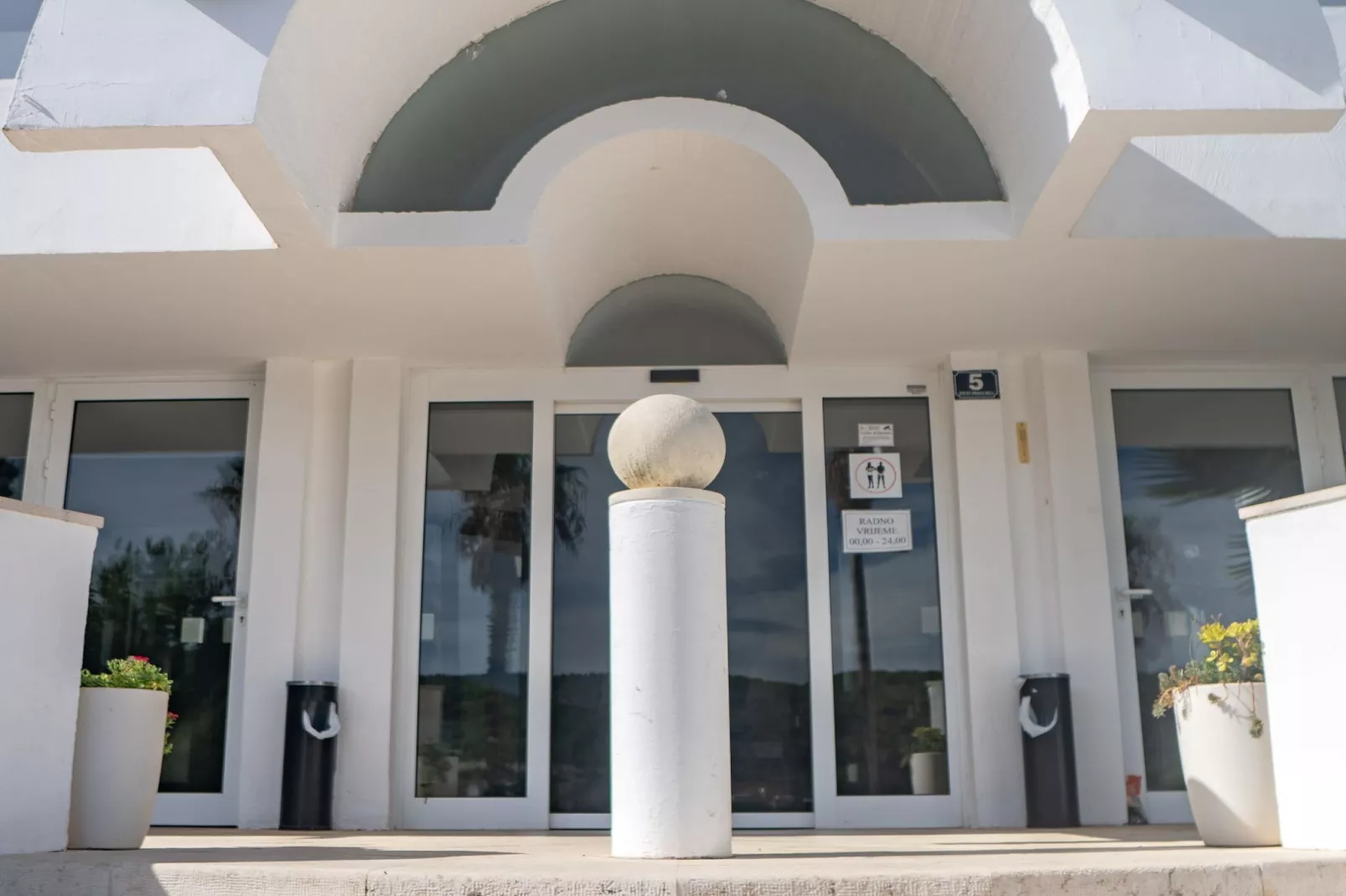 Hotel Issa - Double Room Sea View 4-Buitenlucht