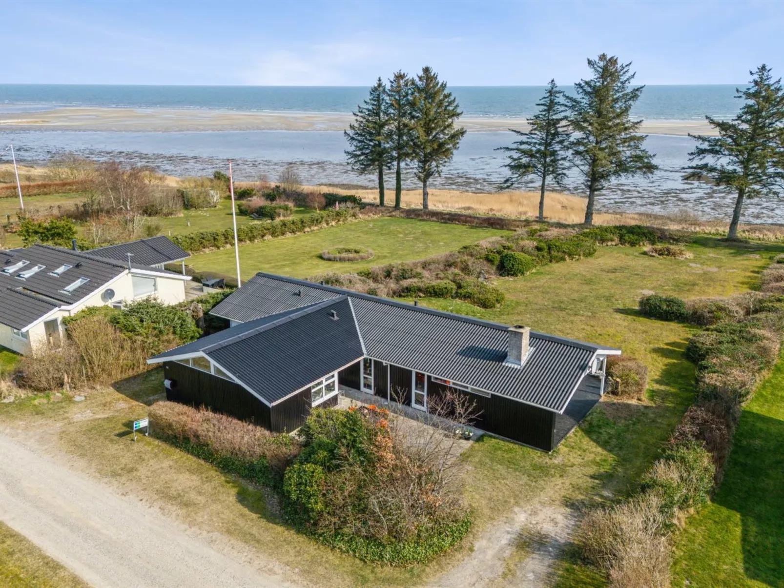 "Wrage" -  from the sea-Buiten