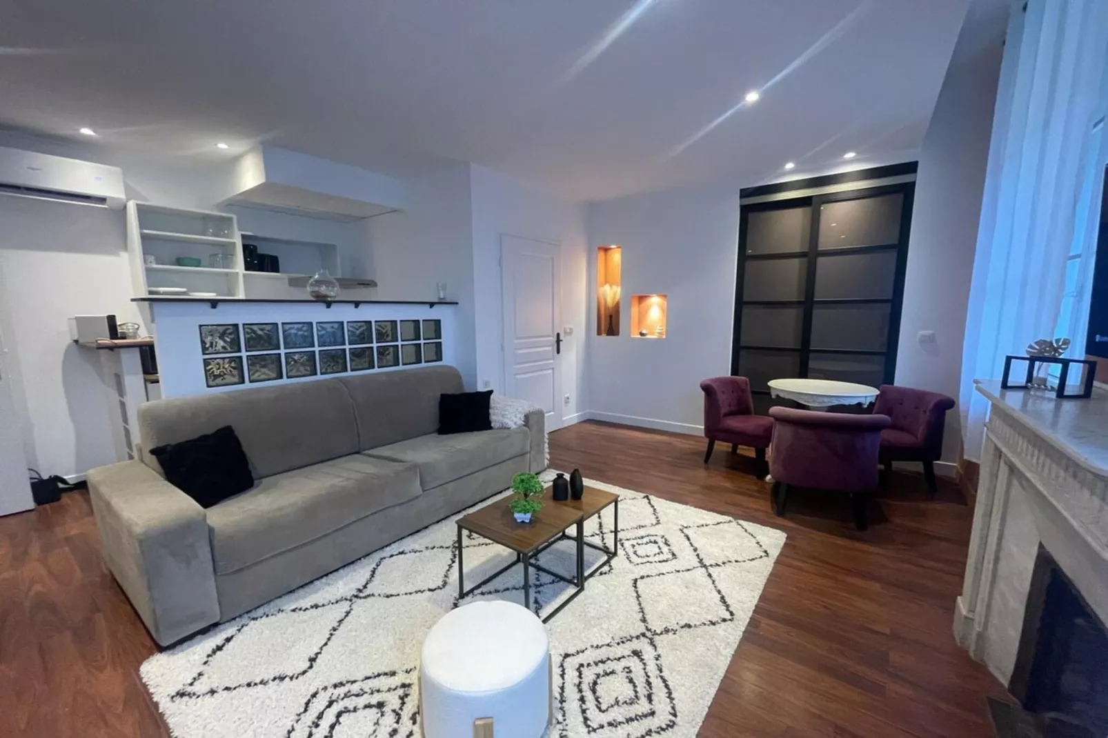 Cour & confort dans le Vieux Cannet-Woonkamer