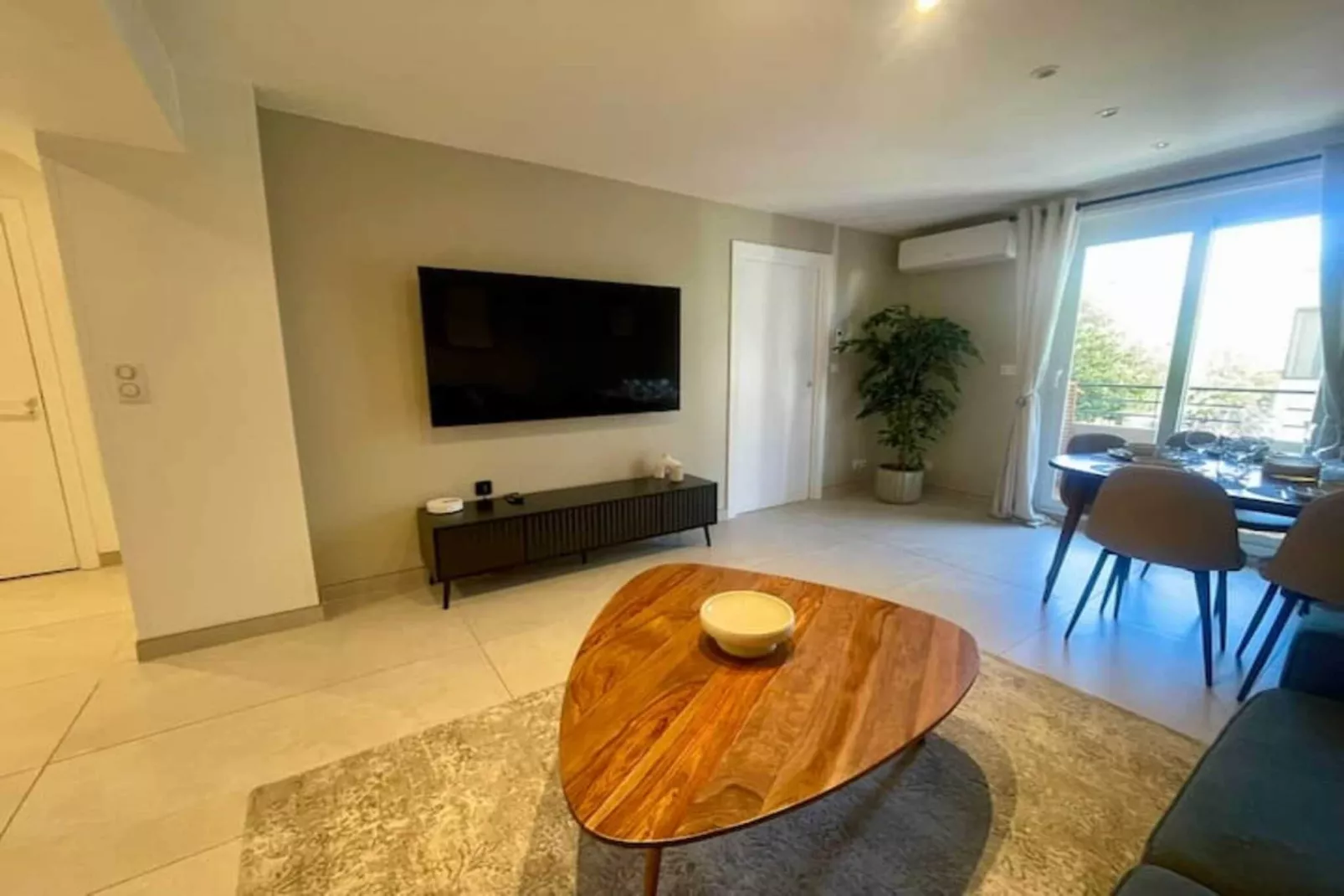 Appartement rénové – centre ville Antibes