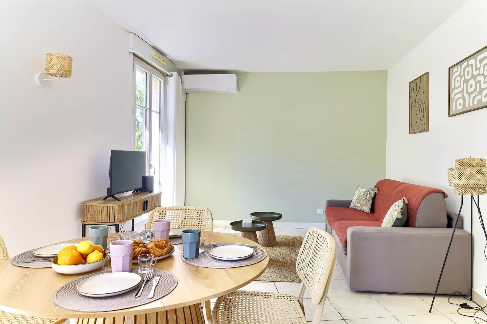 Appartement en bord de mer – Plage de la Salis-Woonkamer