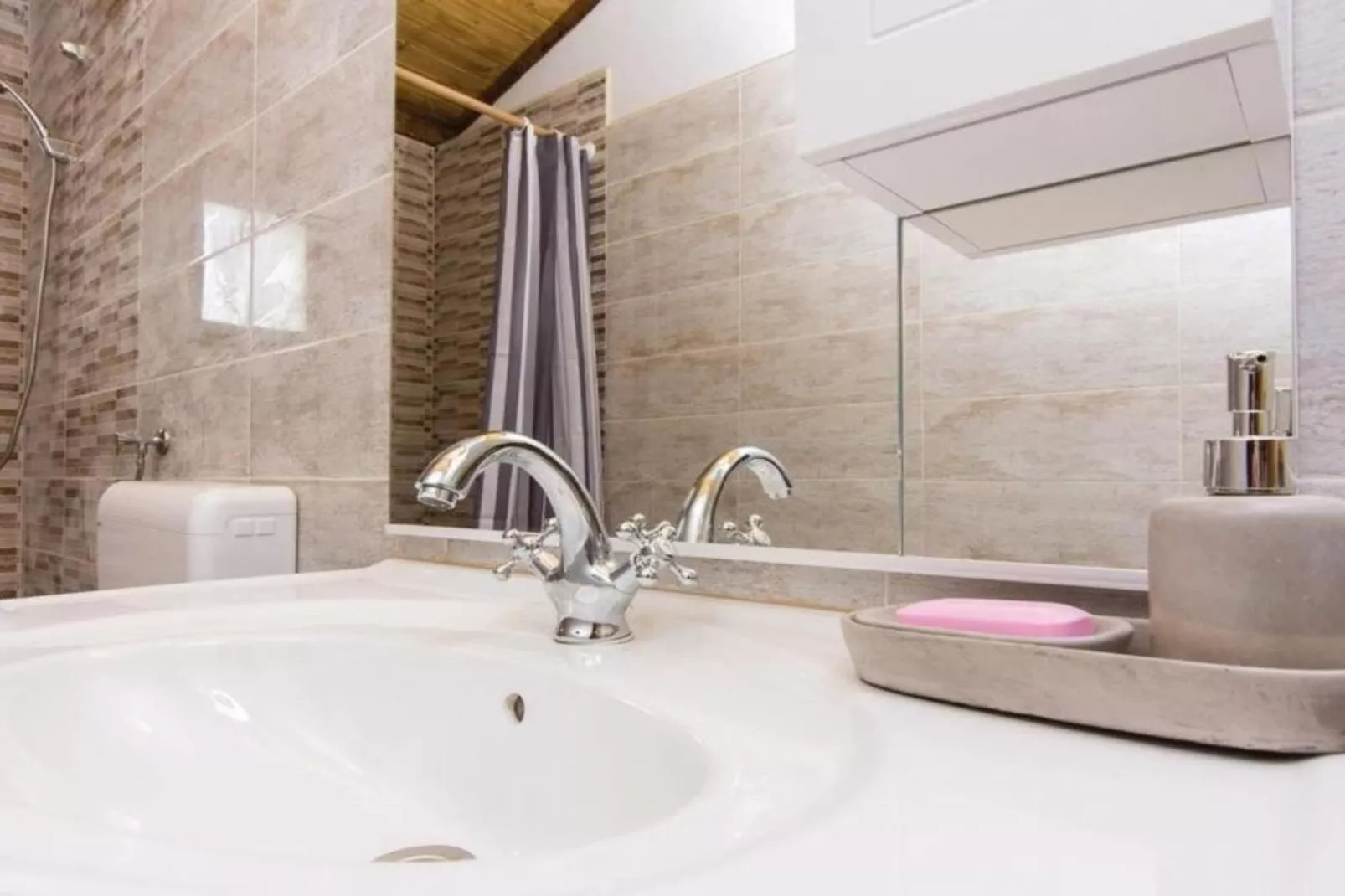 Holiday House Šimun - Three bedroom Holiday house with pool-Badkamer