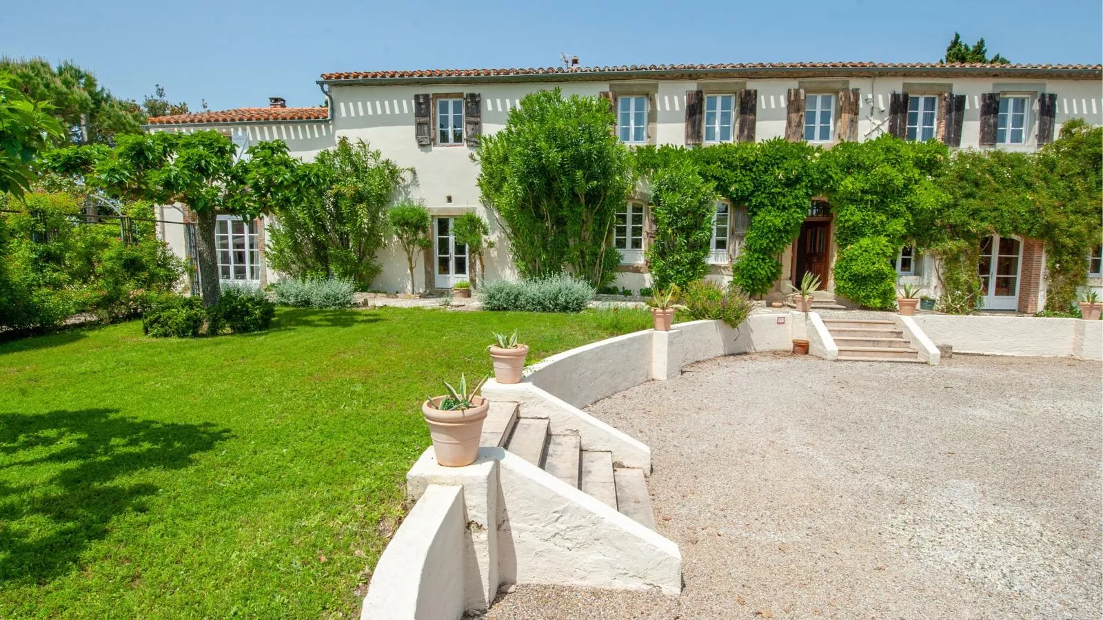 Manoir de Montréal - West Wing-Buitenkant zomer