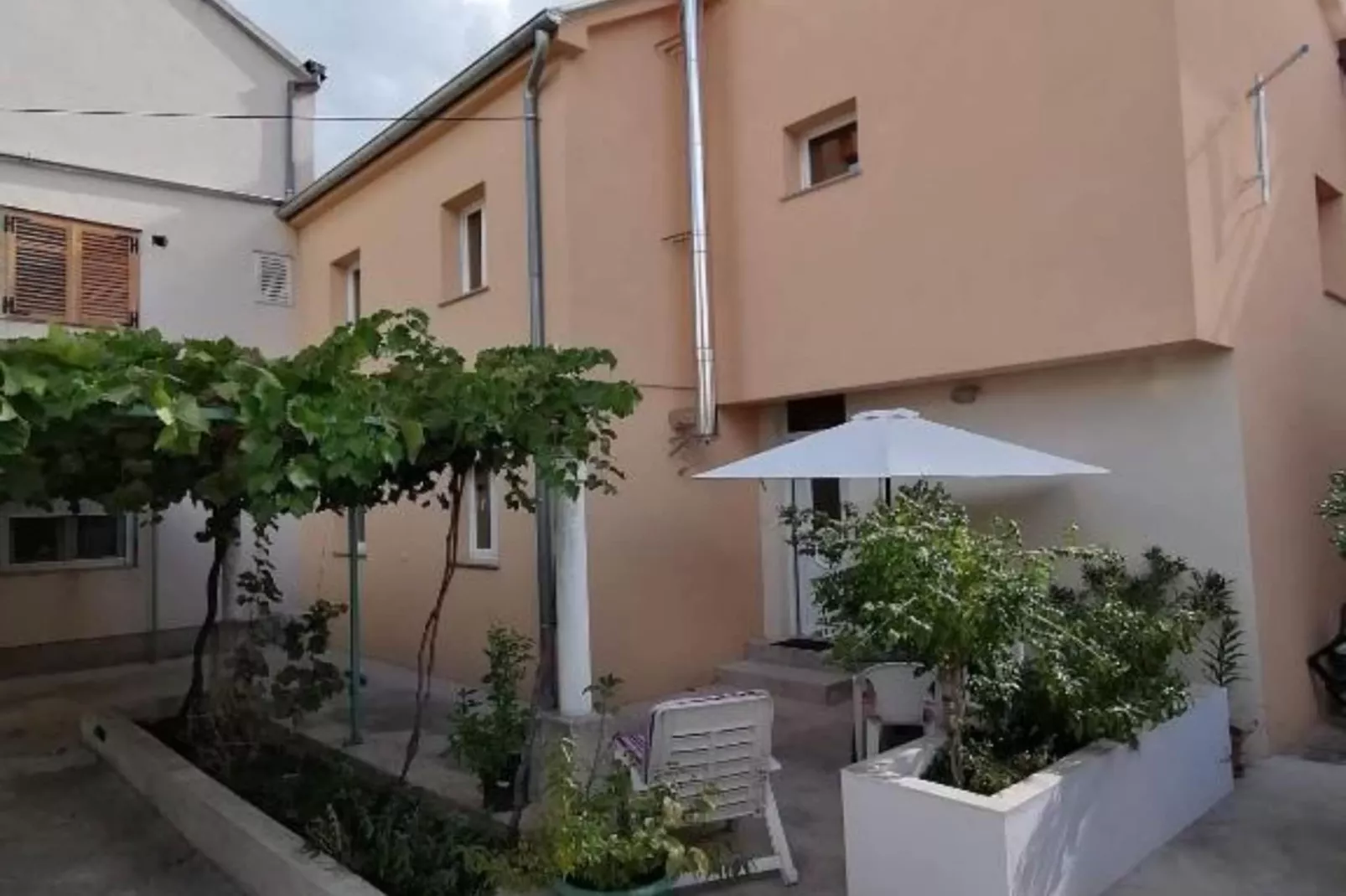 Holiday House Emma - Two Bedroom Holiday Home With Terrace-Buitenlucht