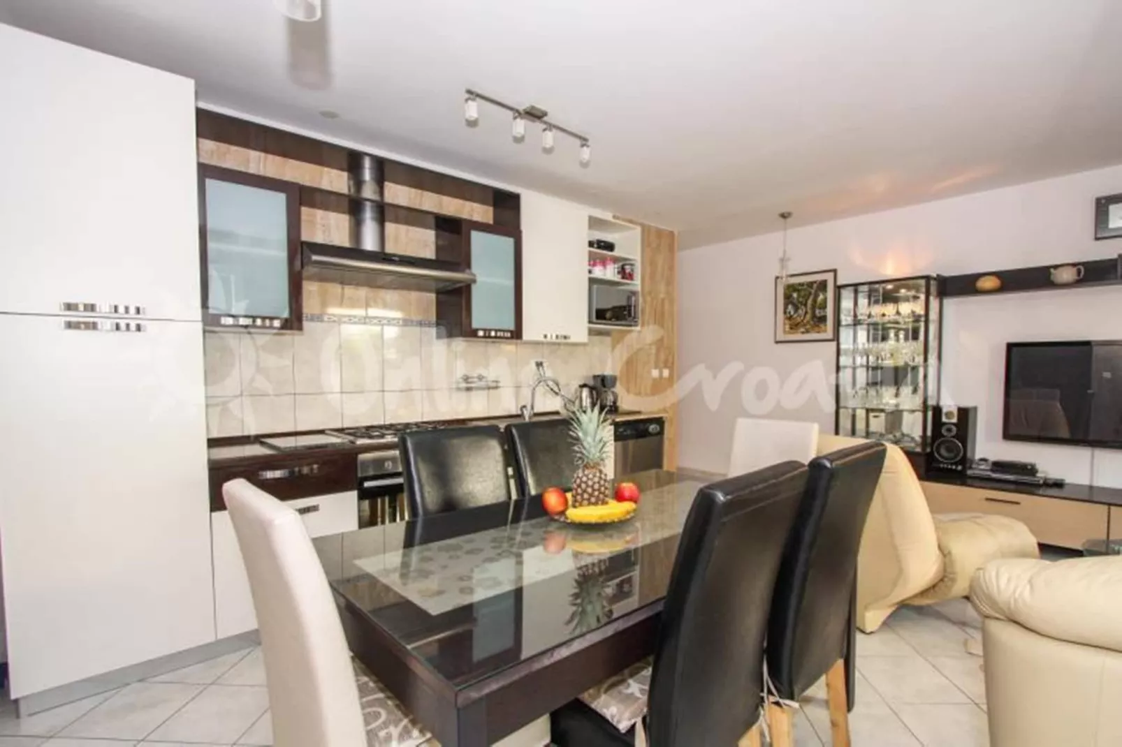 Delux two level garden apartment