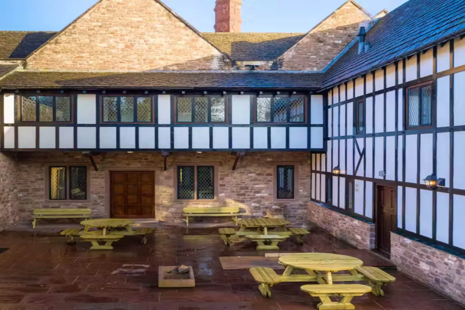 Manor on the Monnow-Terrasbalkon