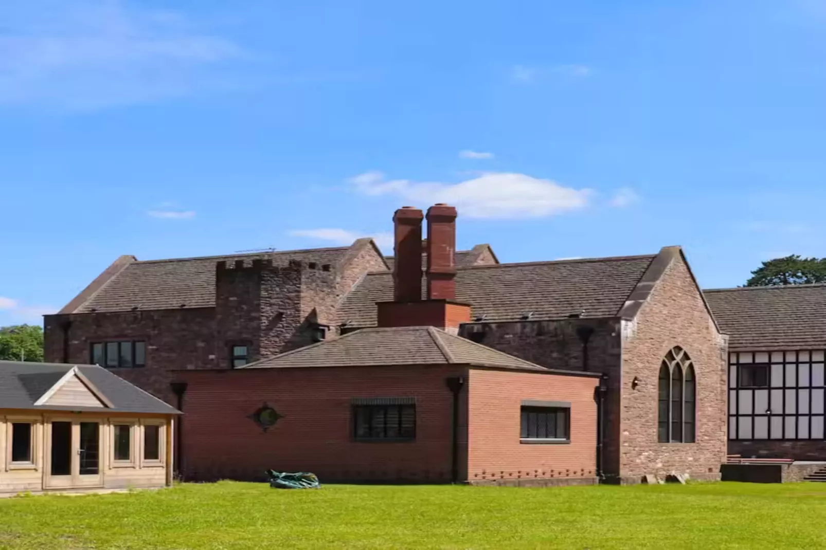 Manor on the Monnow-Buitenkant zomer