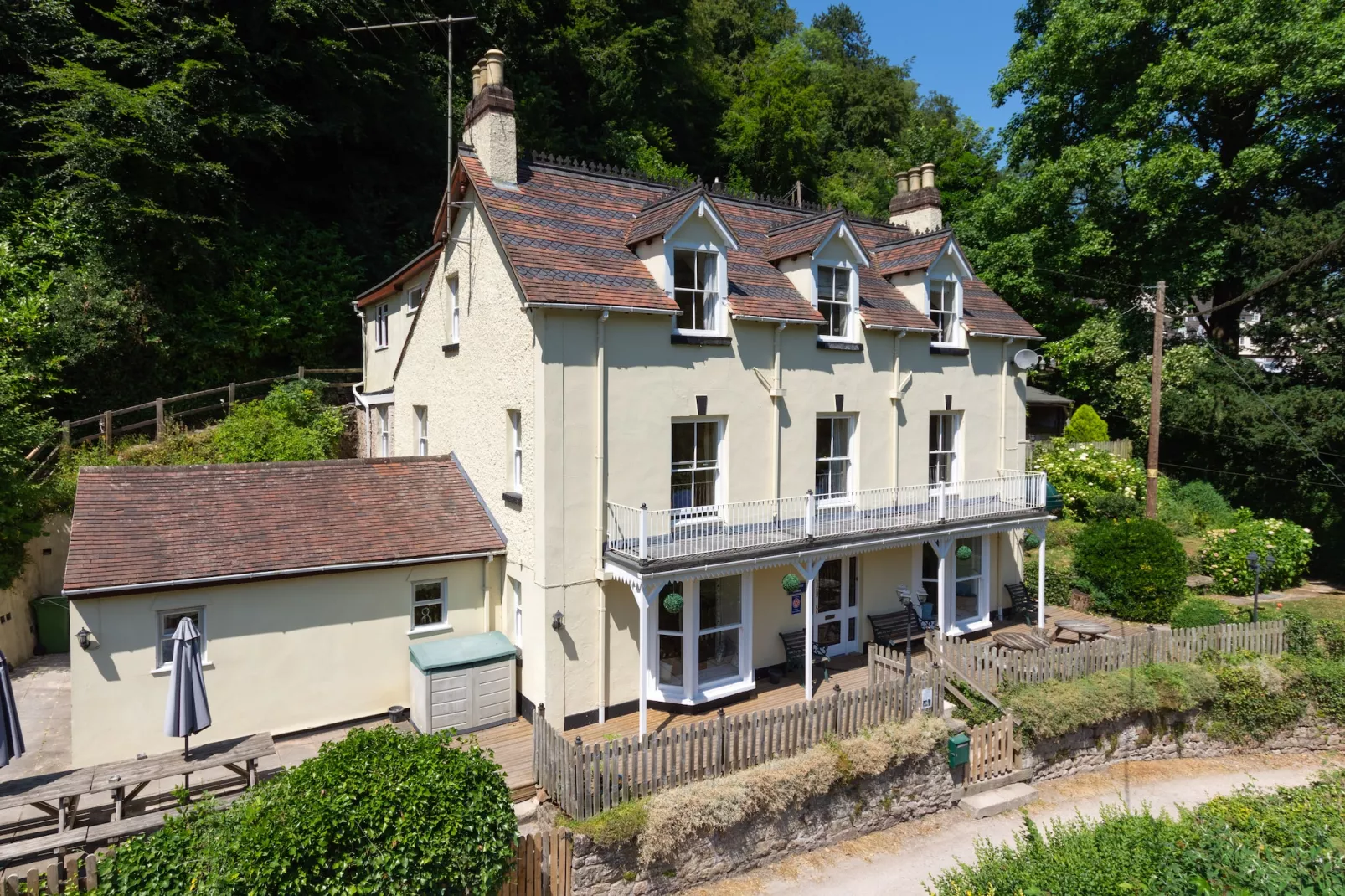 Holly Tree House-Buitenkant zomer