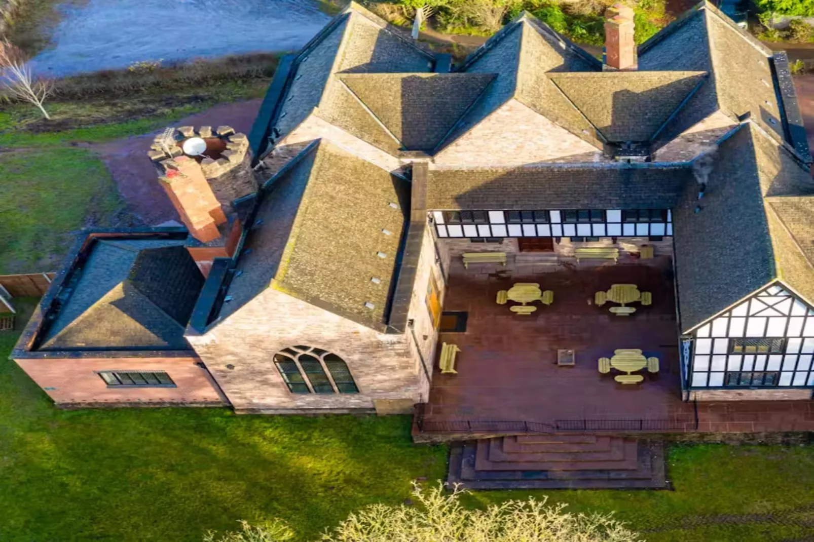 Manor on the Monnow-Buitenkant zomer