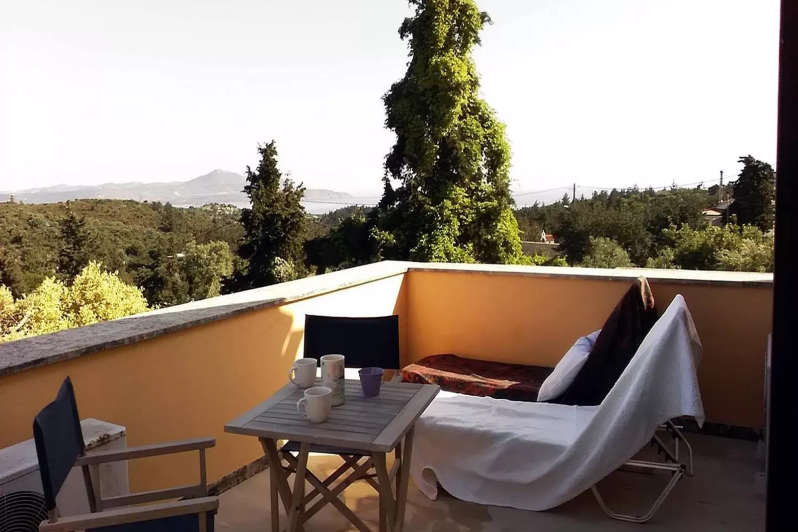 Heliopetra House-Terrasbalkon