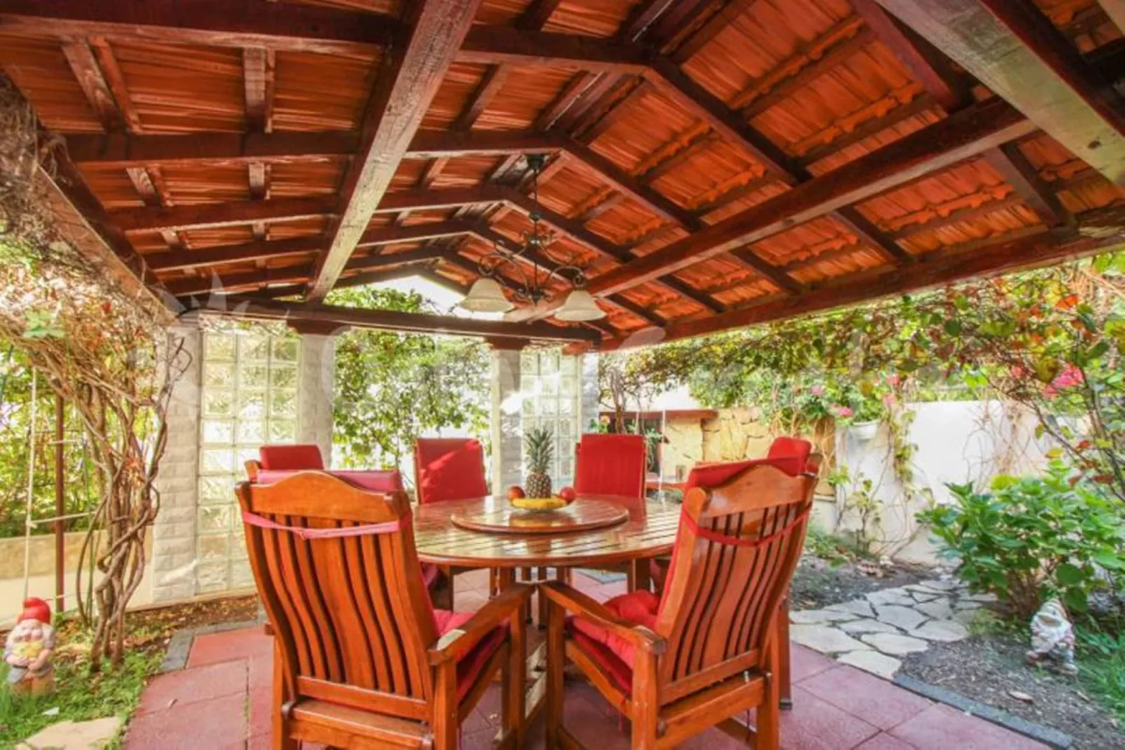 Delux two level garden apartment-Tuinen zomer