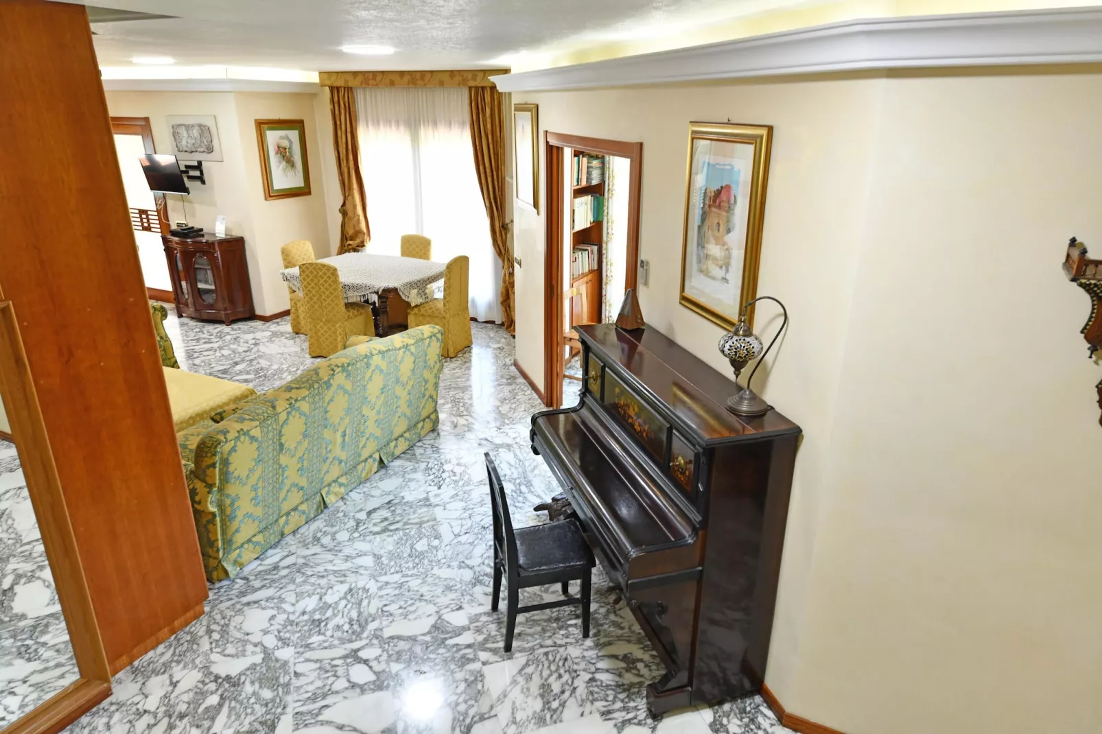 Villa Vella mit Privatpool-Woonkamer