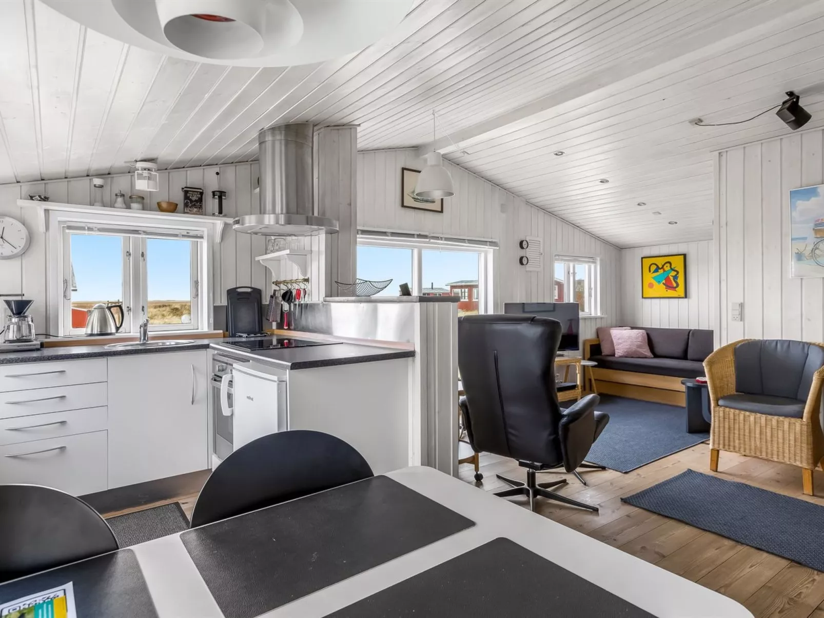 "Mortensen" - 350m from the sea-Binnen