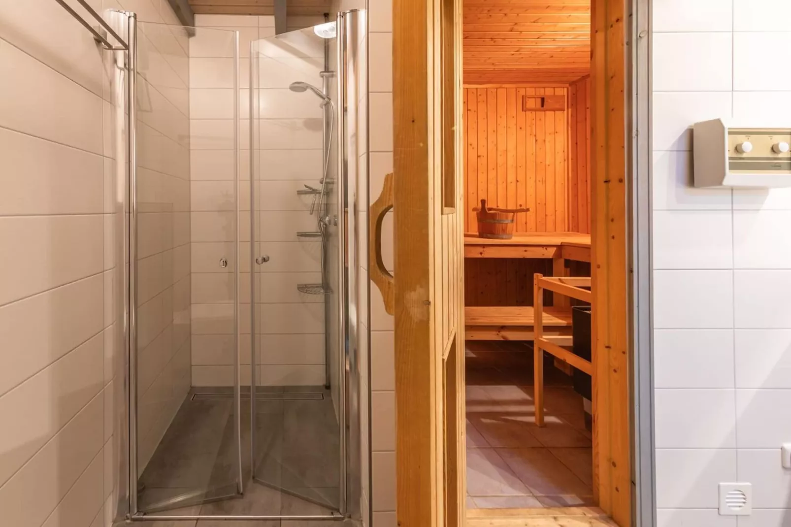 FH Wildgans Comfort mit Sauna & Kaminofen 81 qm 84-Badkamer