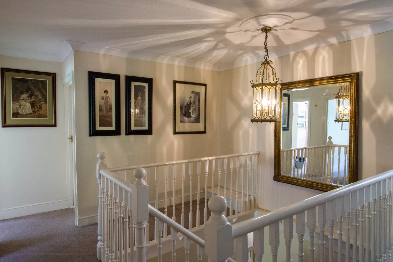 Holly Tree House-Overloop