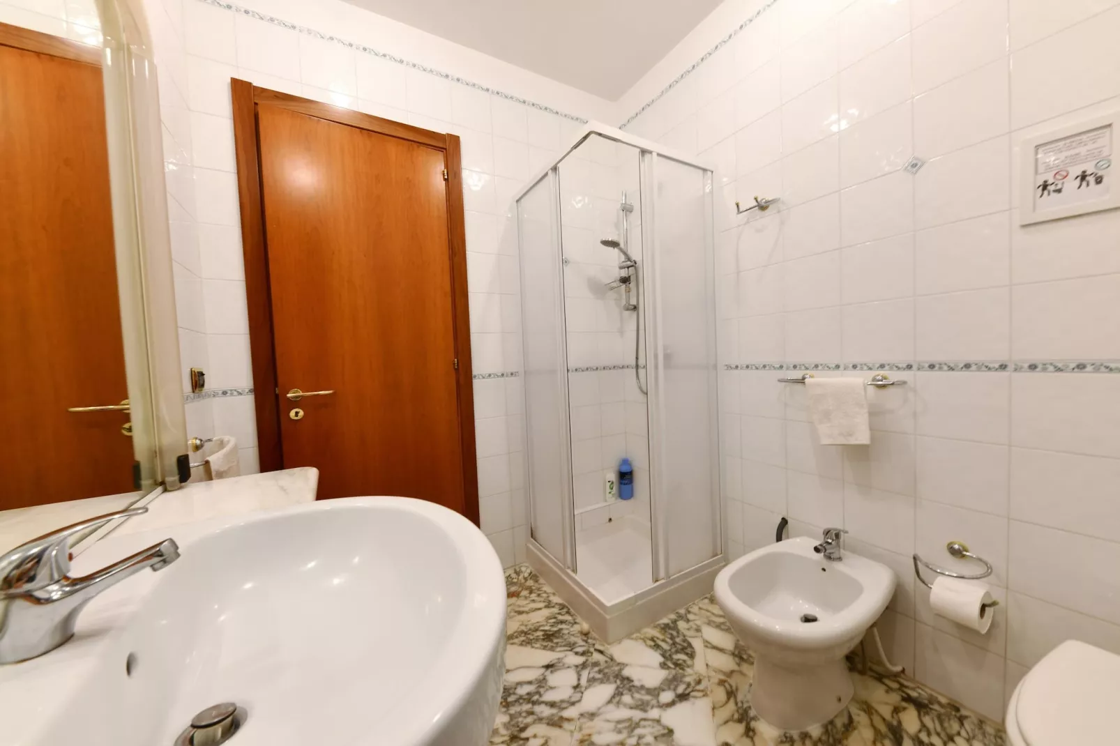 Villa Vella mit Privatpool-Badkamer