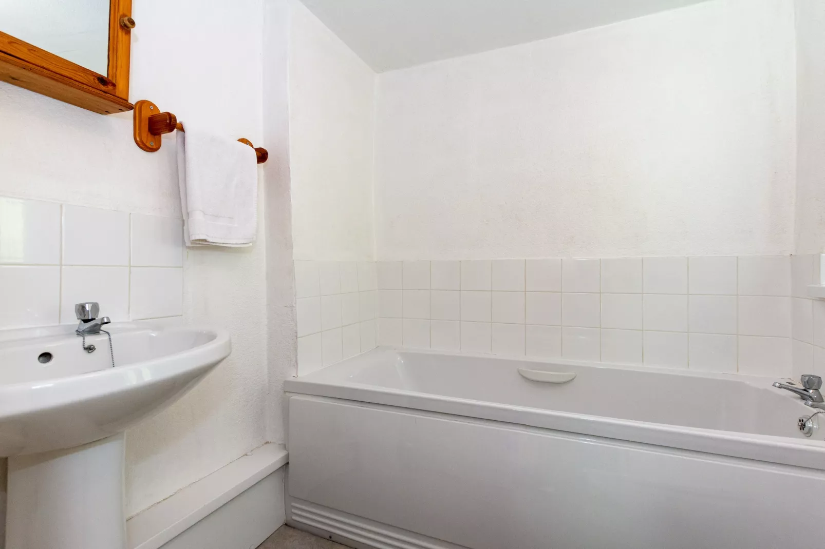 Holly Tree House-Badkamer