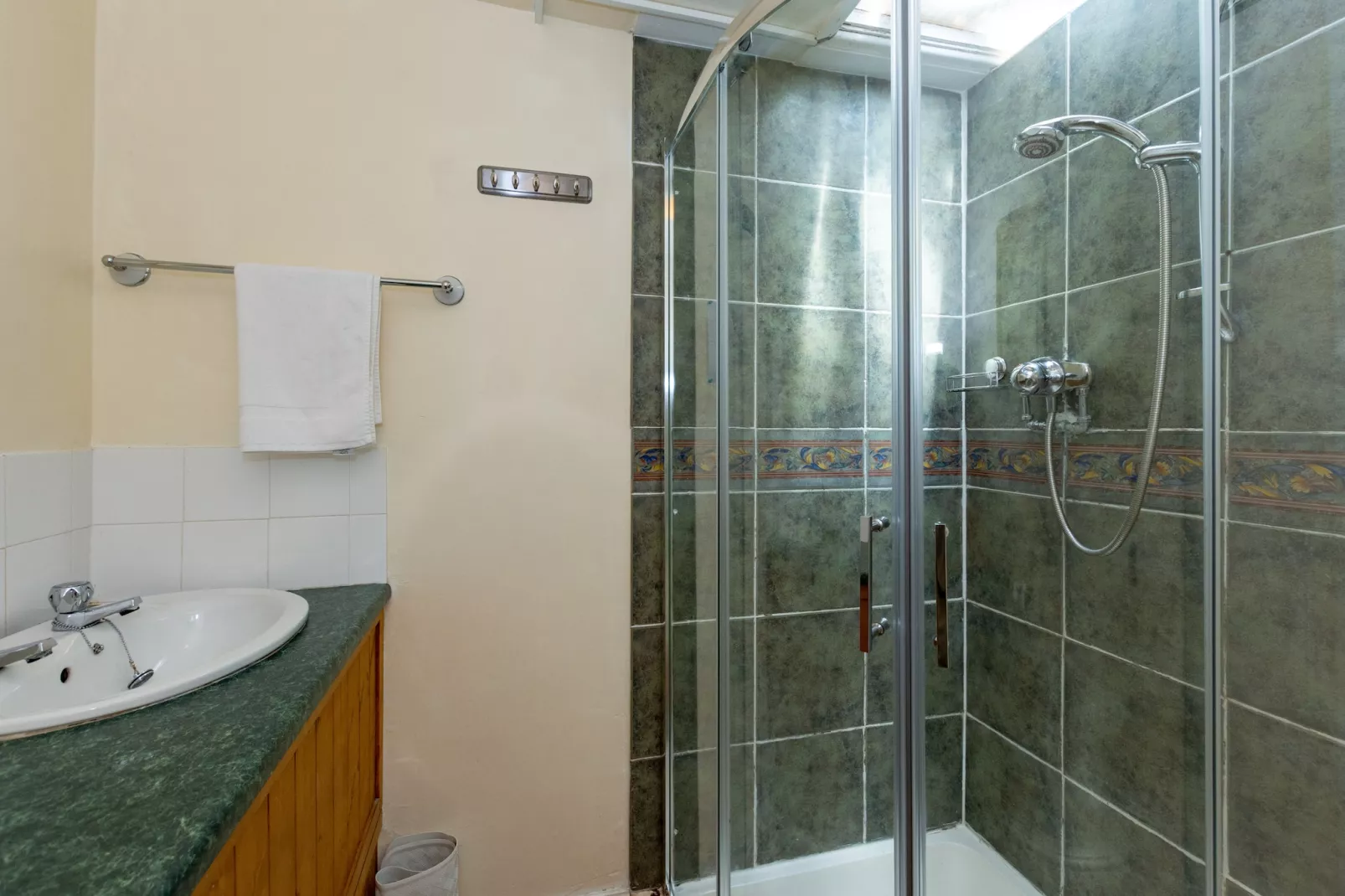 Holly Tree House-Badkamer