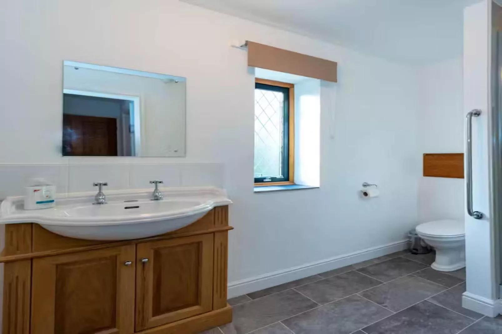 Manor on the Monnow-Badkamer