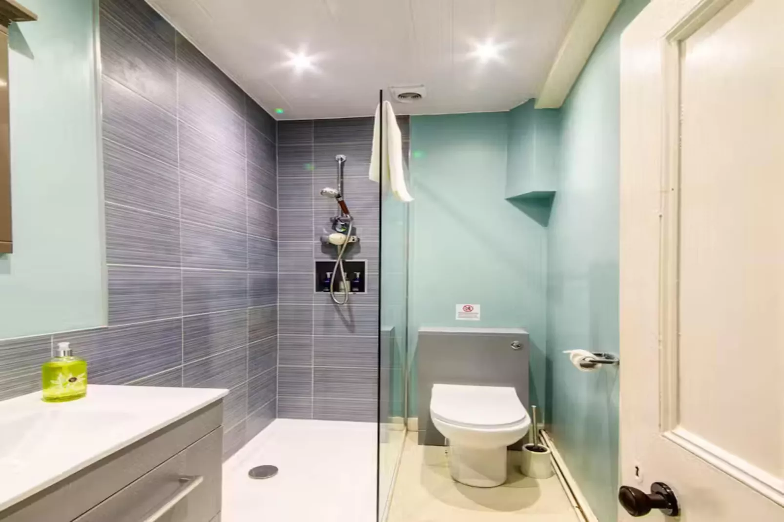 Forest House-Badkamer