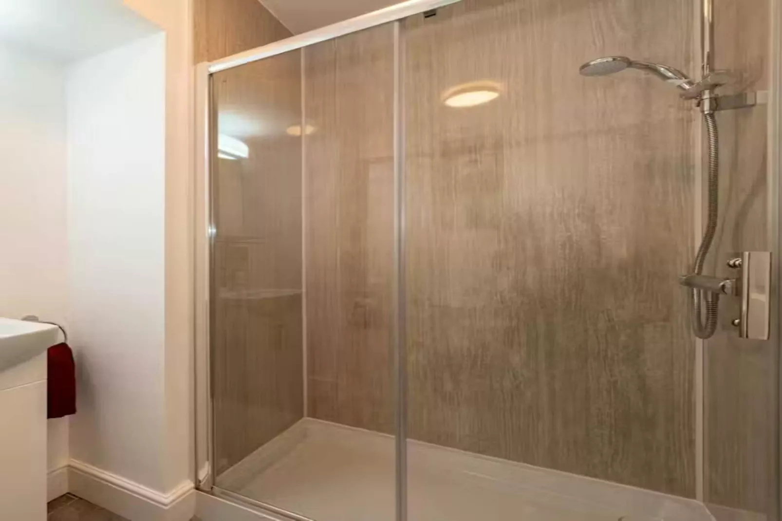 Manor on the Monnow-Badkamer