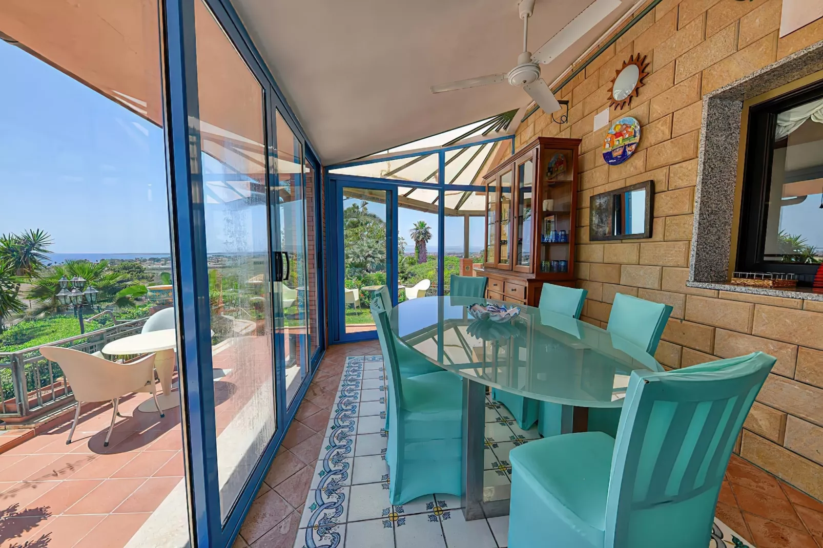 Villa Vella mit Privatpool-Terrasbalkon