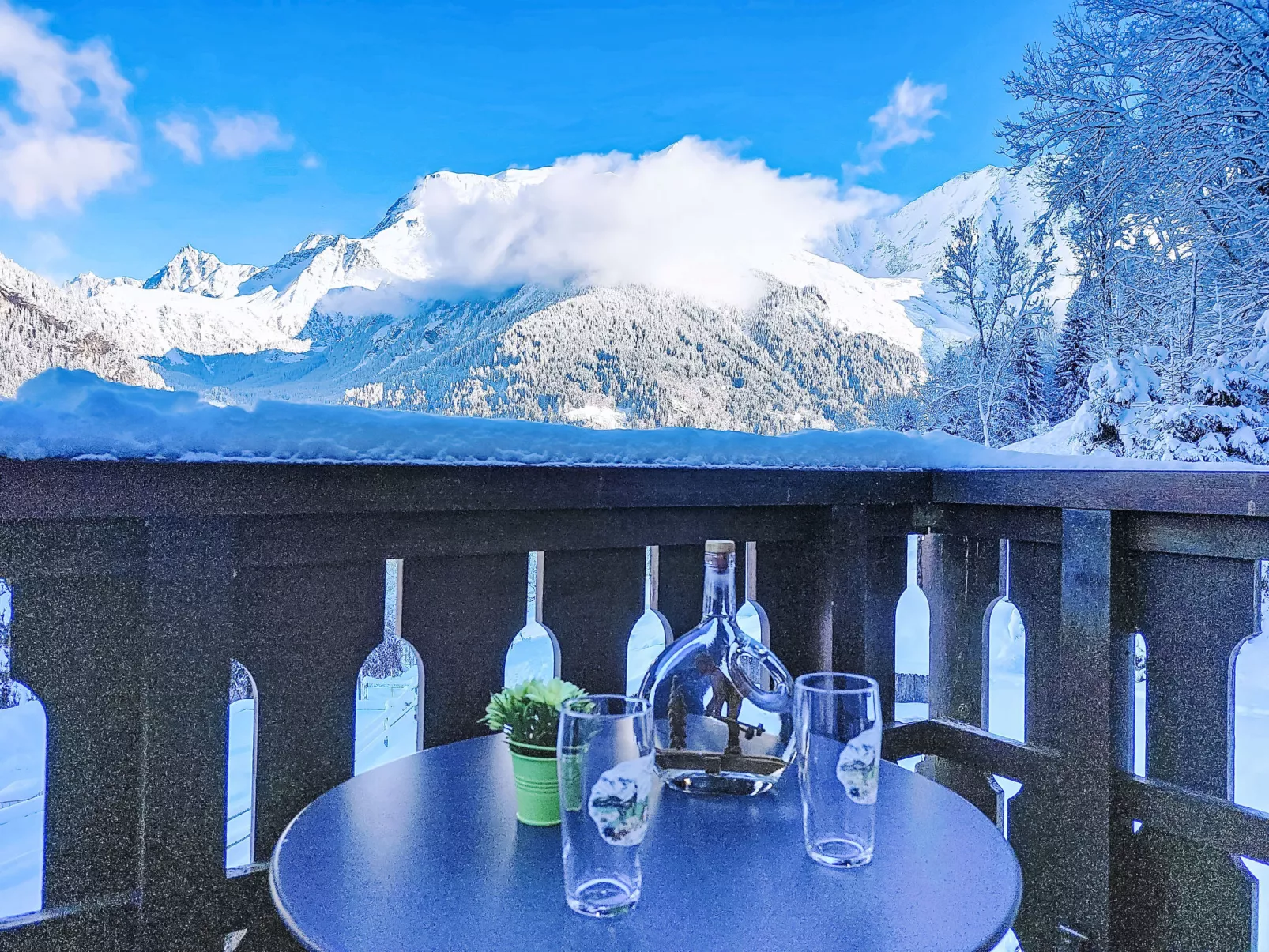 L'aiguille noire-Buiten