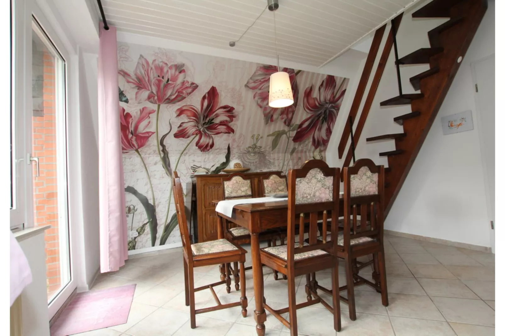 Toms Hütte 16-Eetkamer