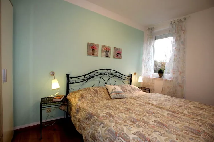 Reihenbungalow mit Terrasse in Dornumersiel-Slaapkamer