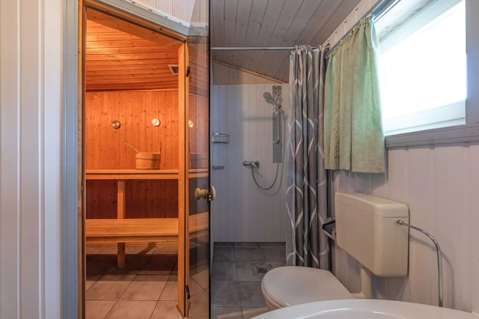 FH Seeschwalbe 230-Badkamer