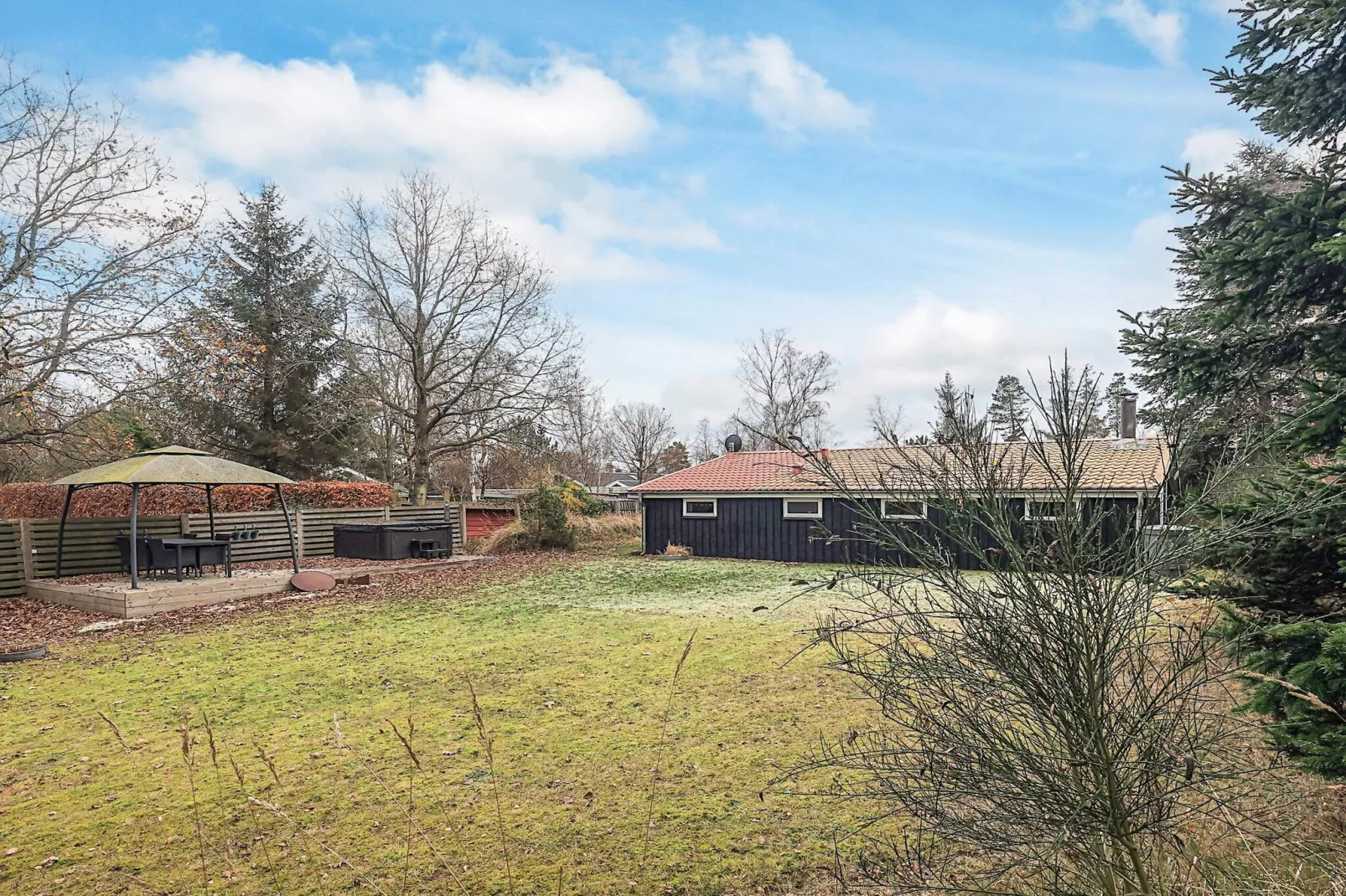 Kusthut met hottub-Buitenlucht