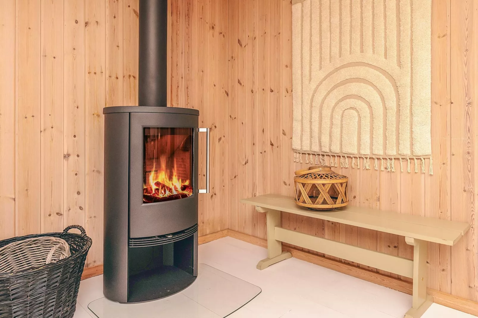 Kusthut met hottub-Binnen