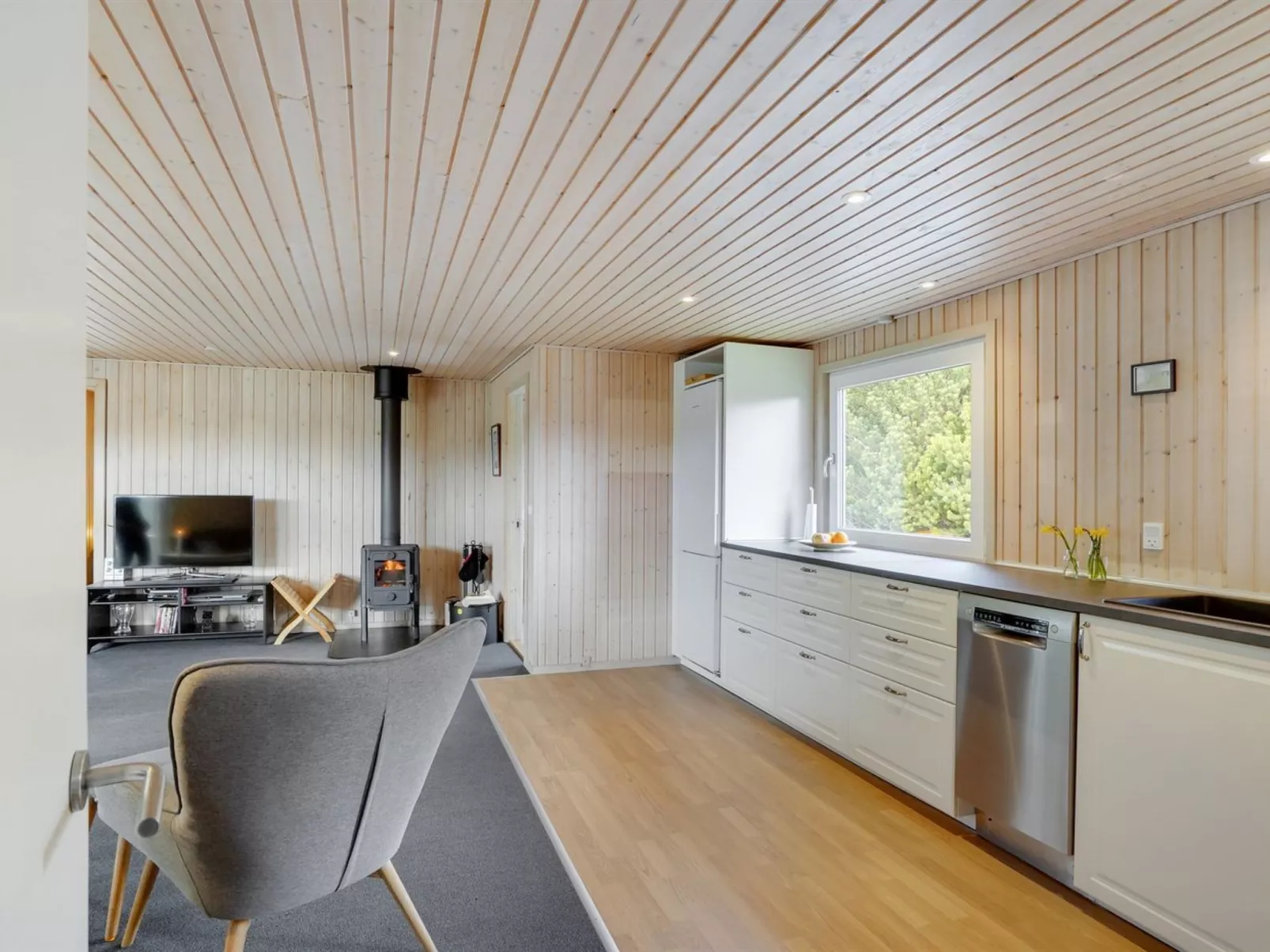 "Asmir" - 1.1km from the sea-Binnen