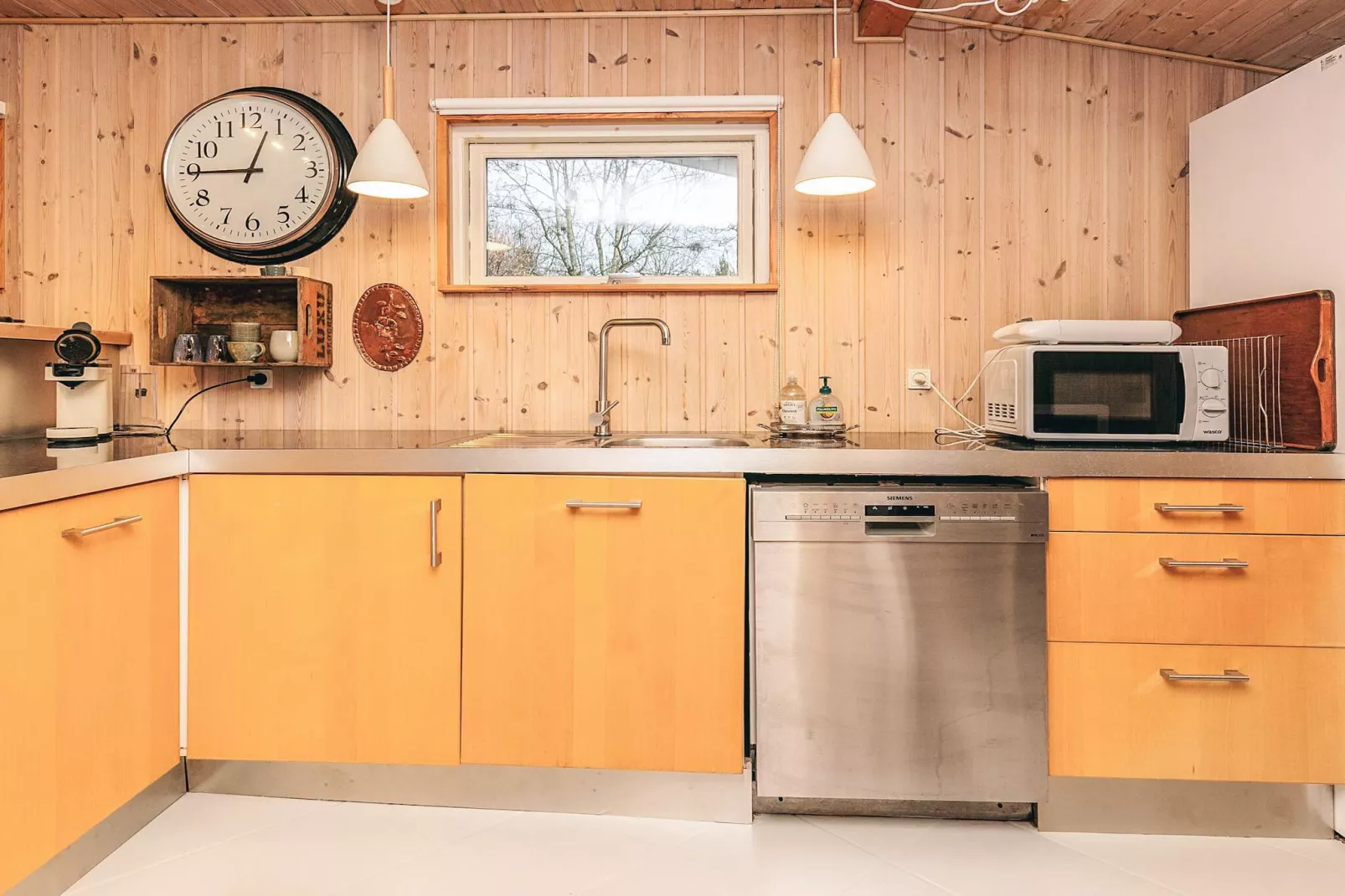 Kusthut met hottub-Binnen