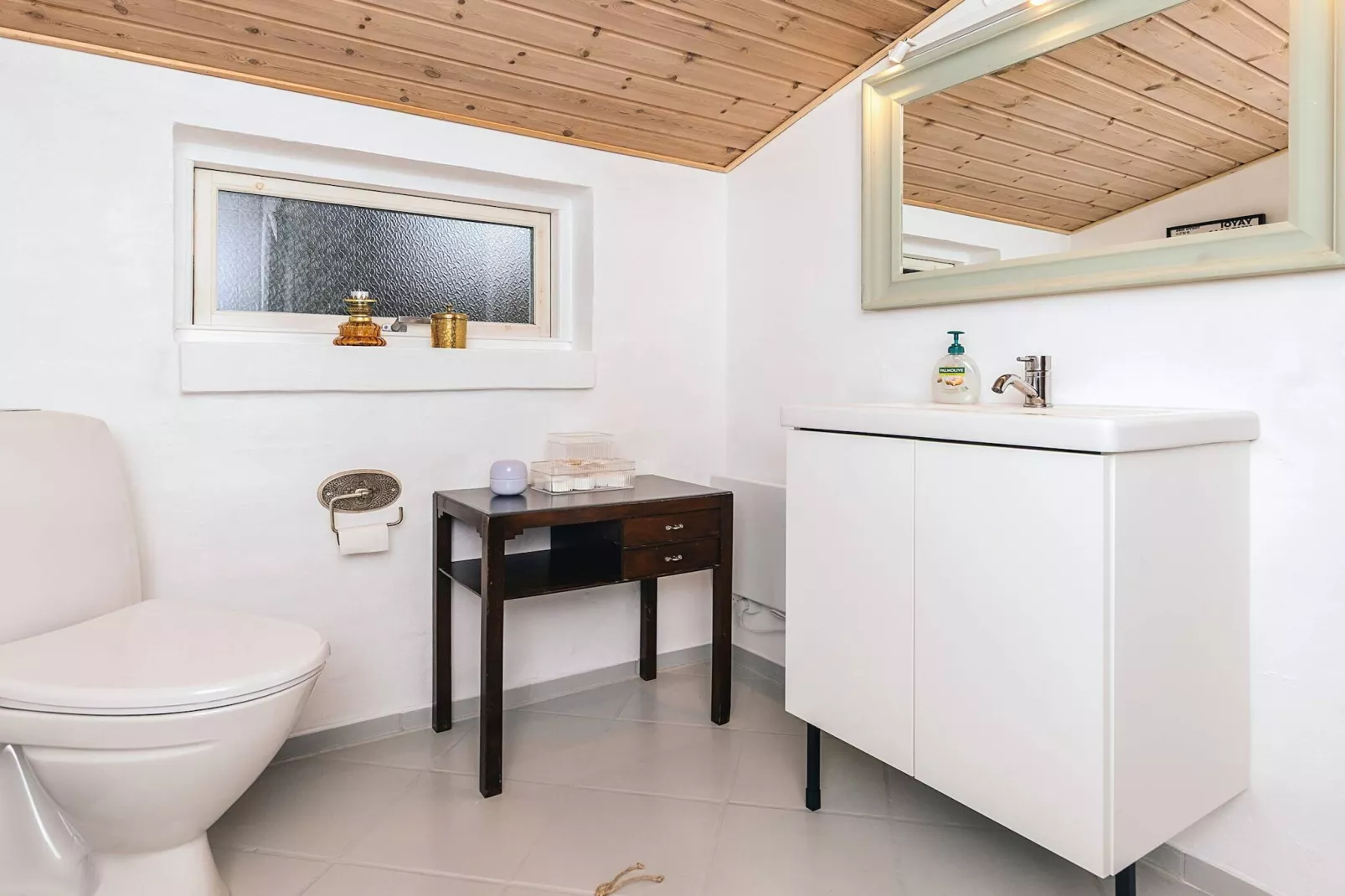 Kusthut met hottub-Binnen