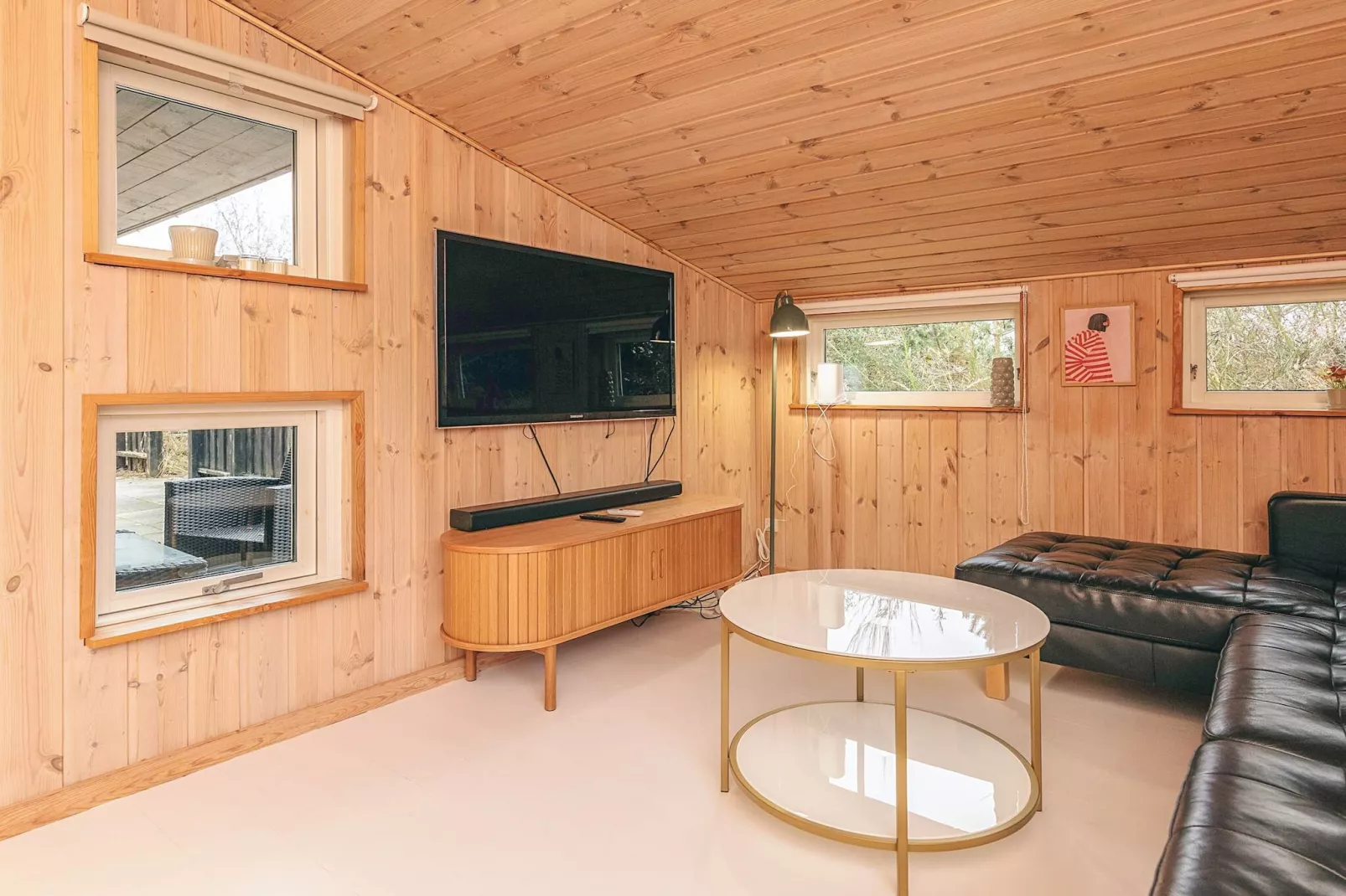 Kusthut met hottub-Binnen