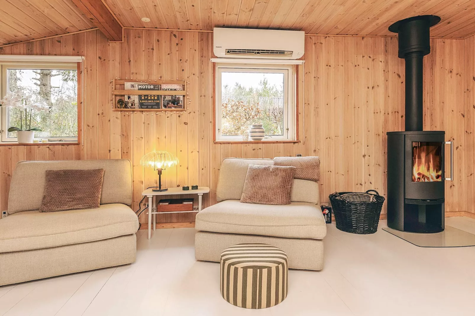 Kusthut met hottub-Binnen