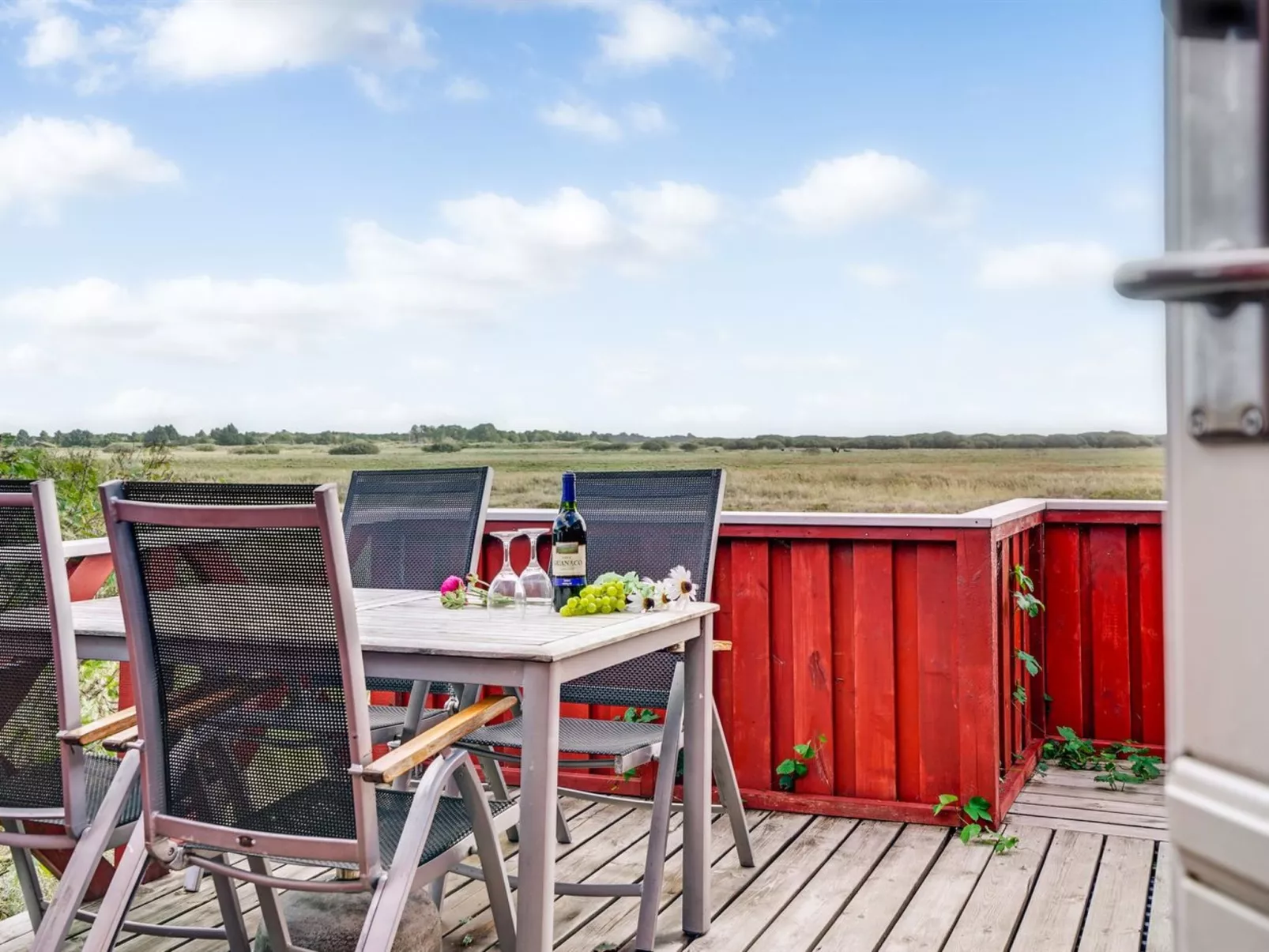 "Mortensen" - 350m from the sea-Buiten