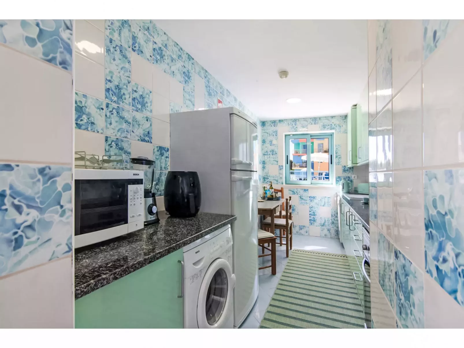 W Marina - Sunny Way-Binnen