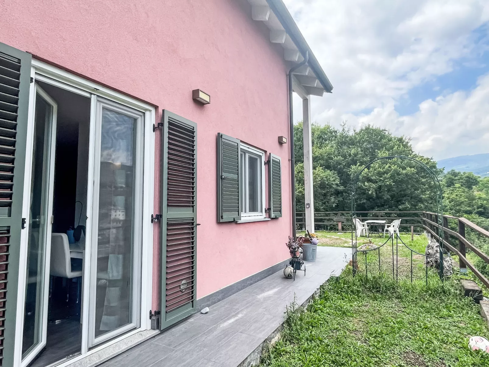 Le radici dell´ulivo-Buiten