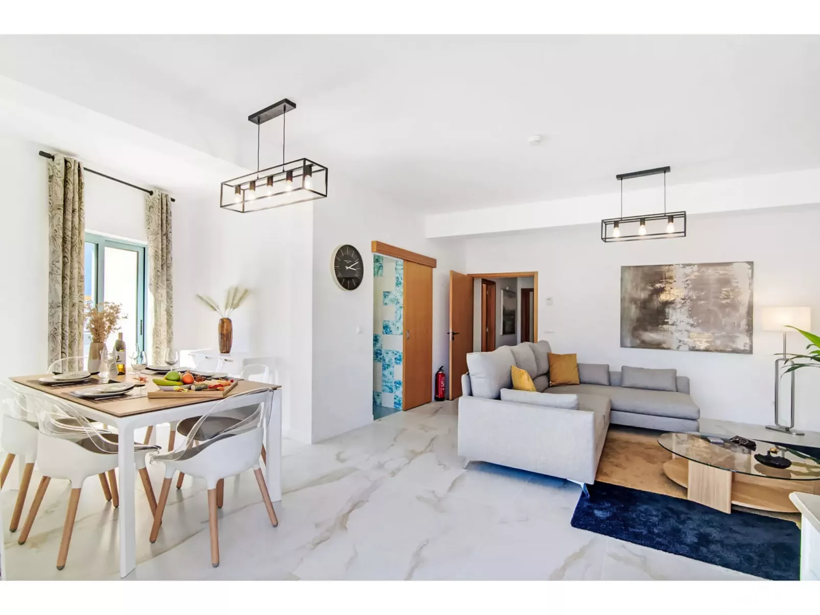 W Marina - Sunny Way-Binnen