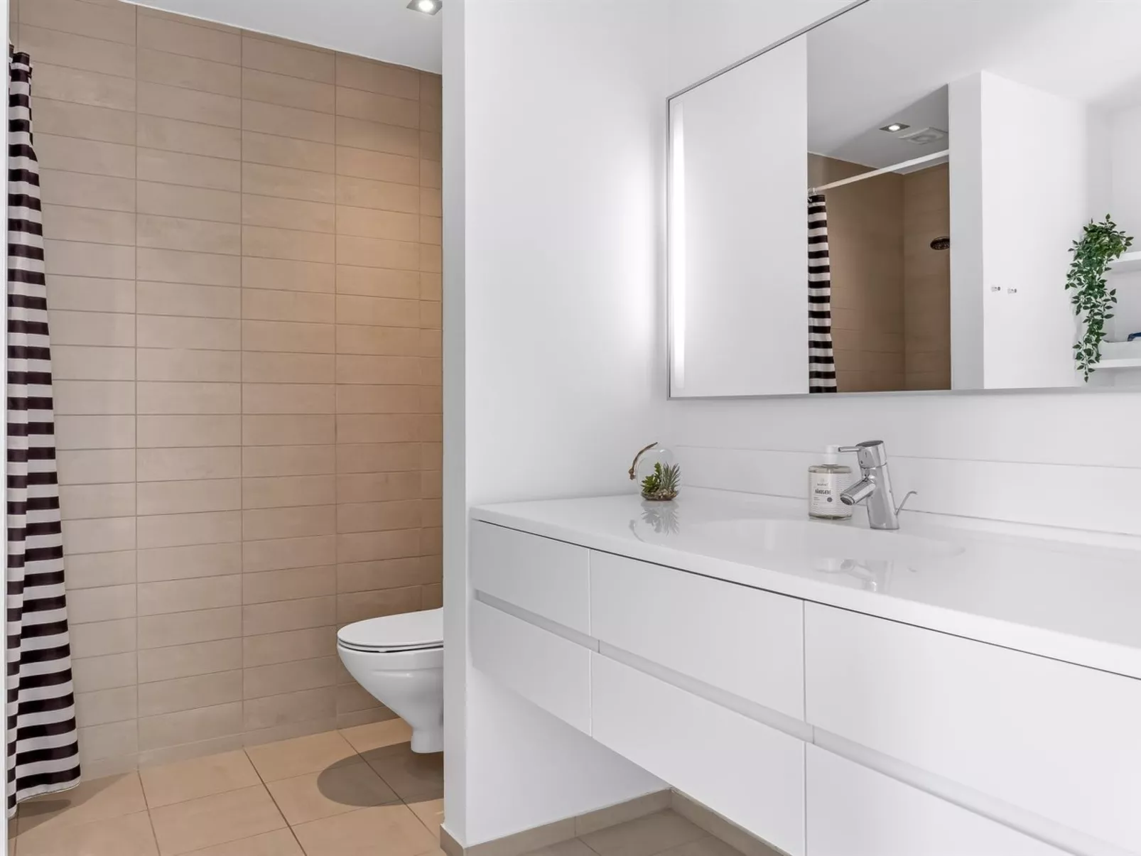 "Saxi" - 650m from the sea-Binnen