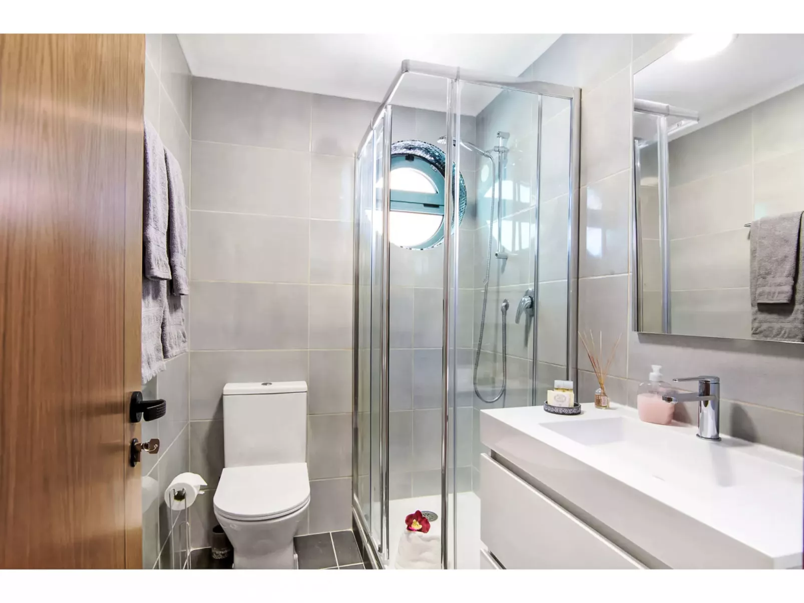 W Marina - Sunny Way-Binnen