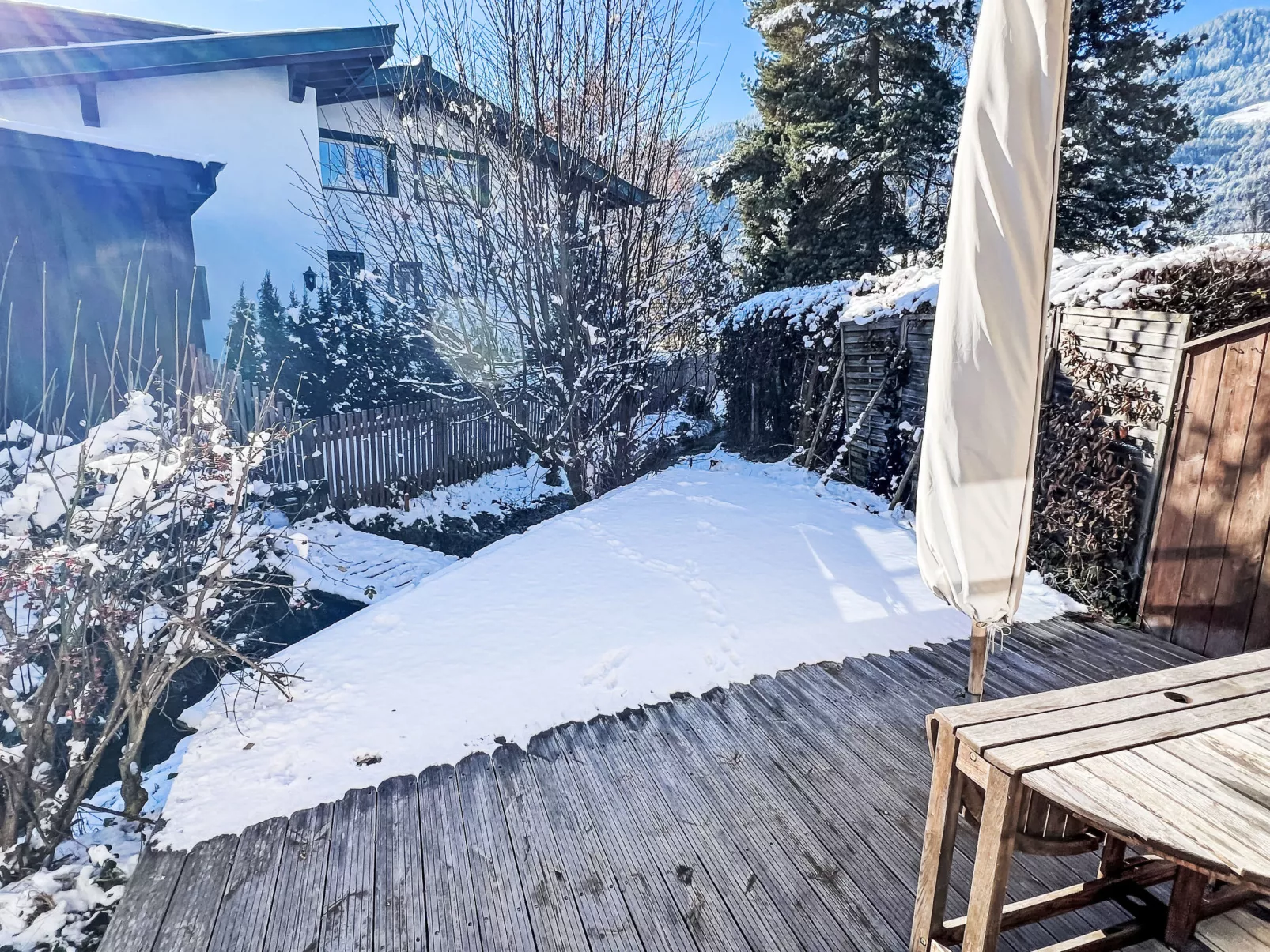 Blauer Elefant-Buiten