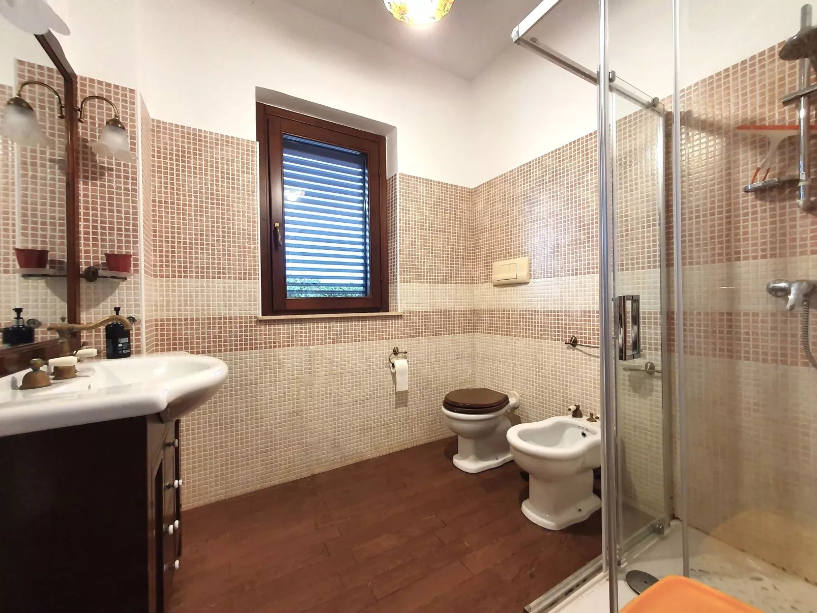 Scrusciu do vientu-Binnen