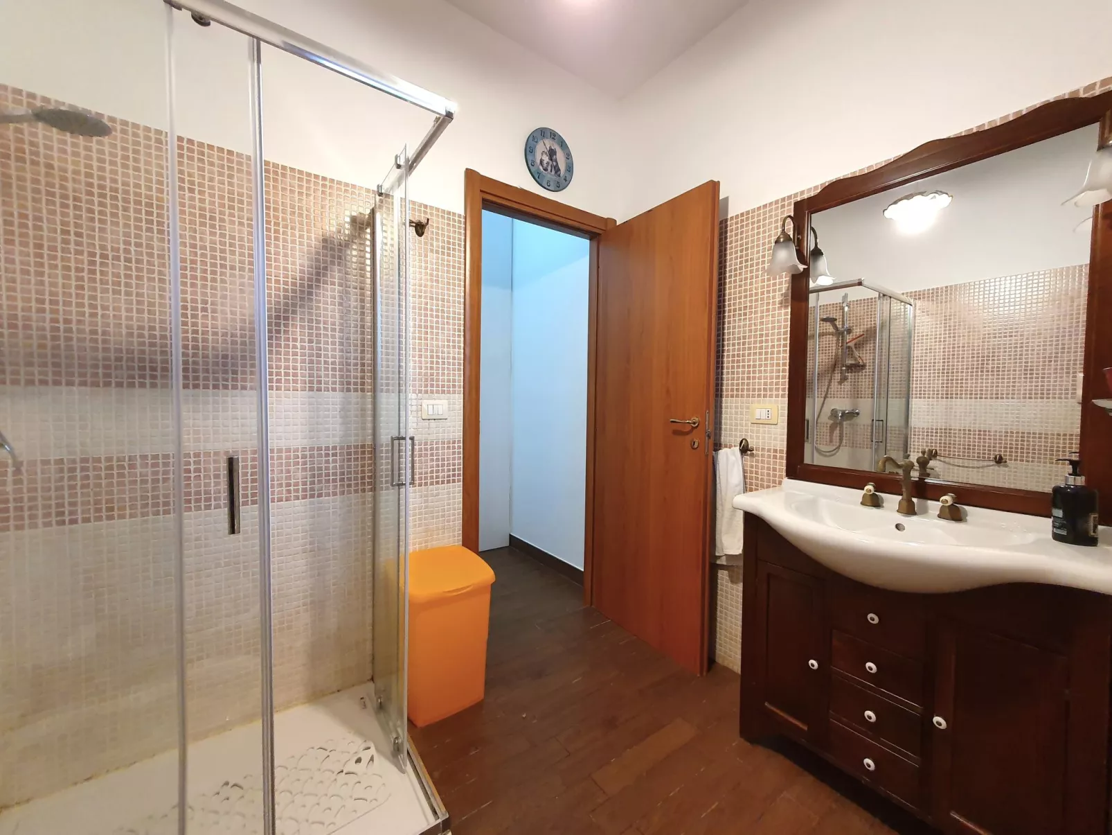 Scrusciu do vientu-Binnen