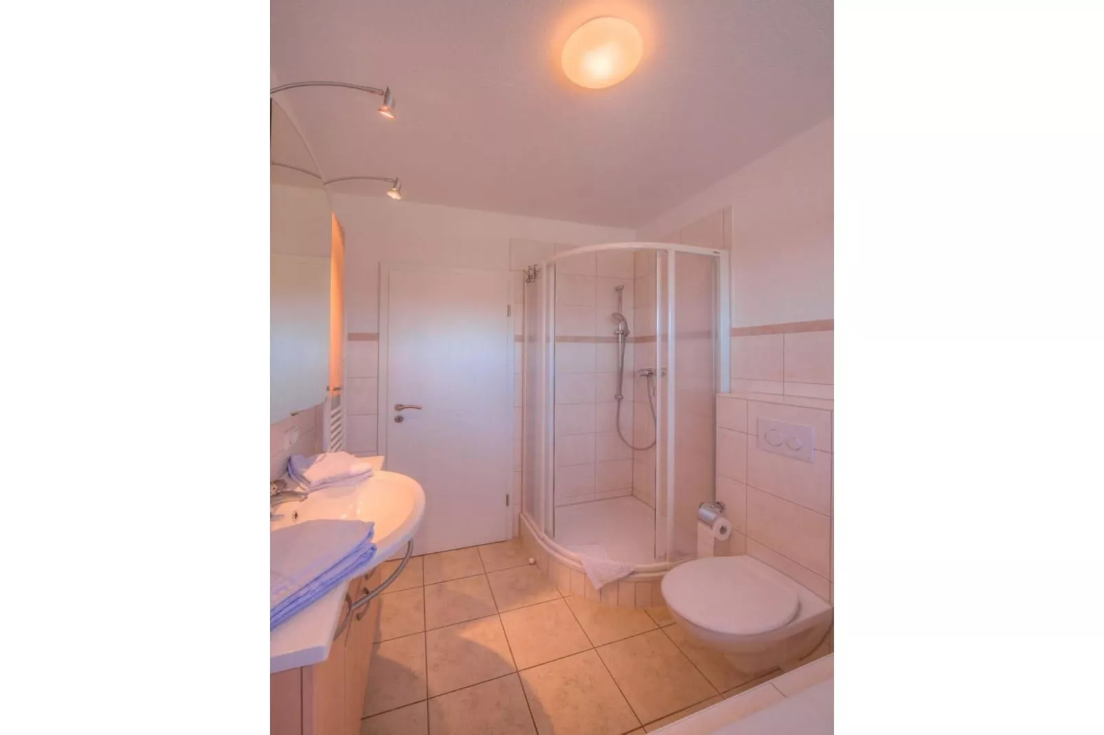 Mitteldeck 463-Badkamer