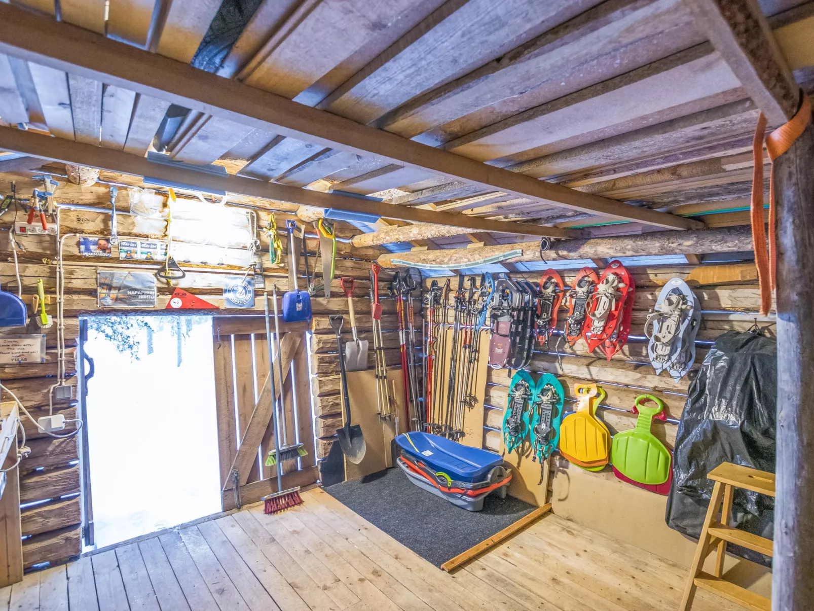 Salmentieva 2-Binnen