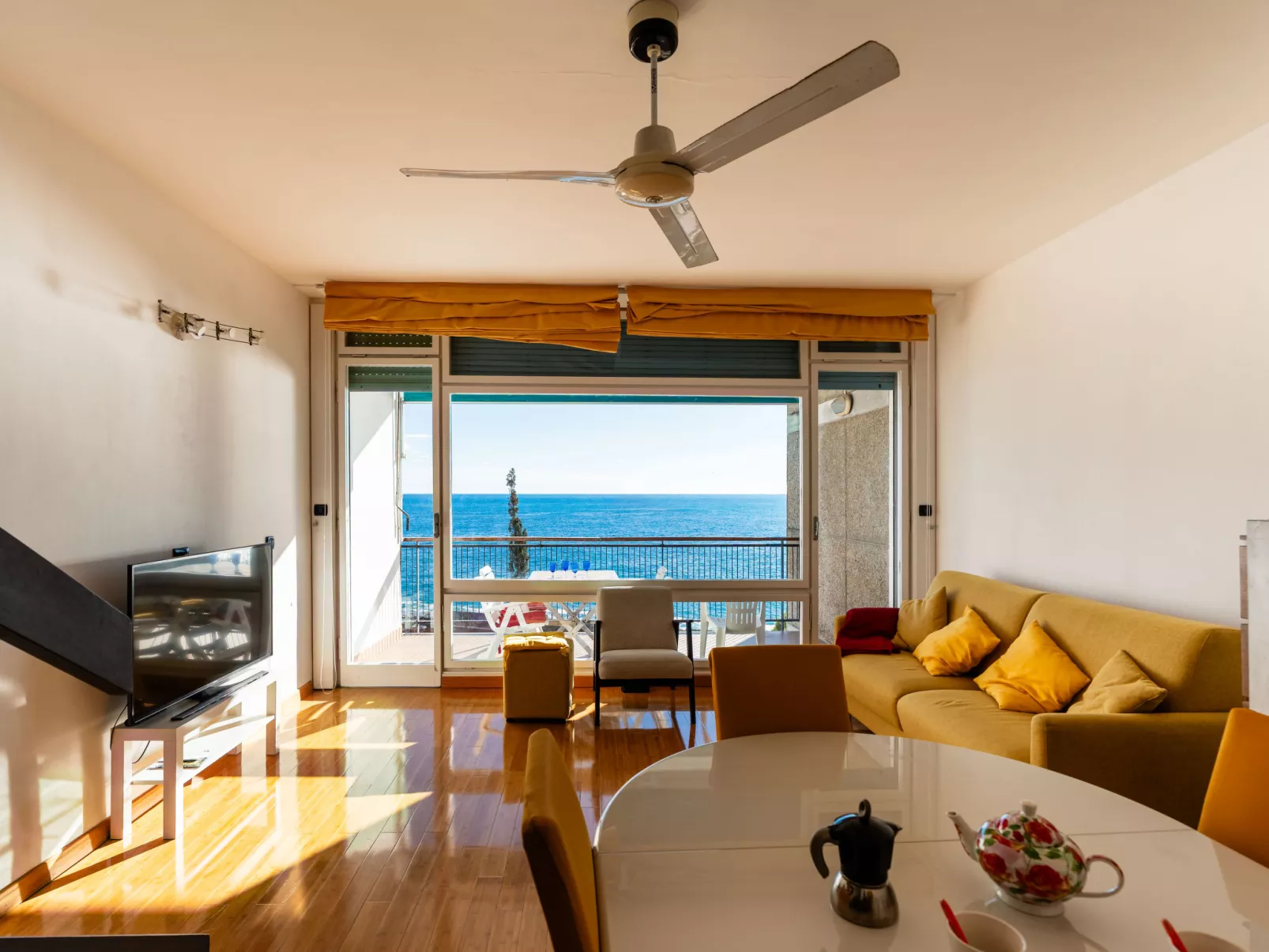 Capo Pino tra le Onde-Binnen