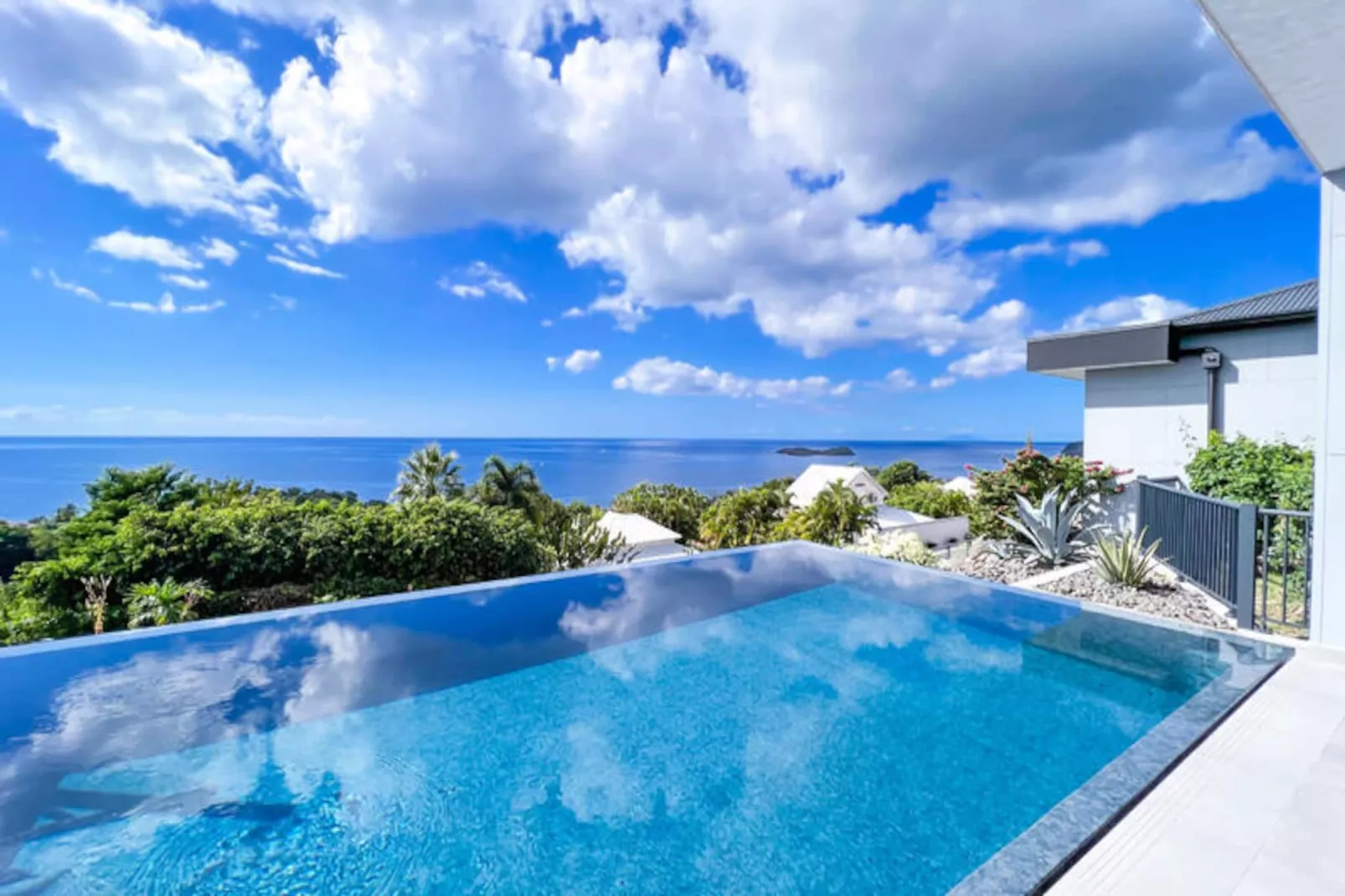 Maison à Bouillante-Niet-getagd